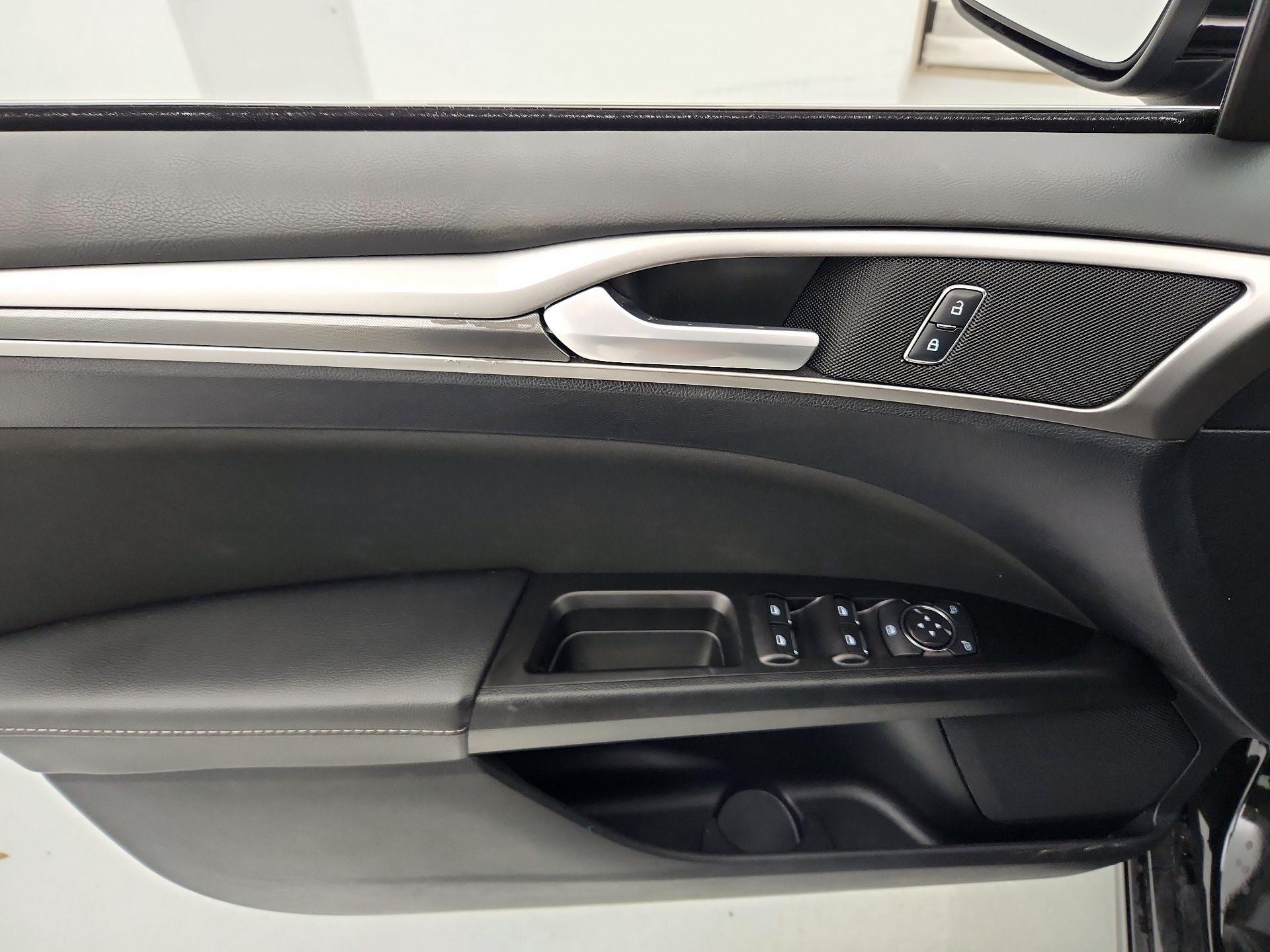 Thumbnail: 2017 Ford Fusion - 12