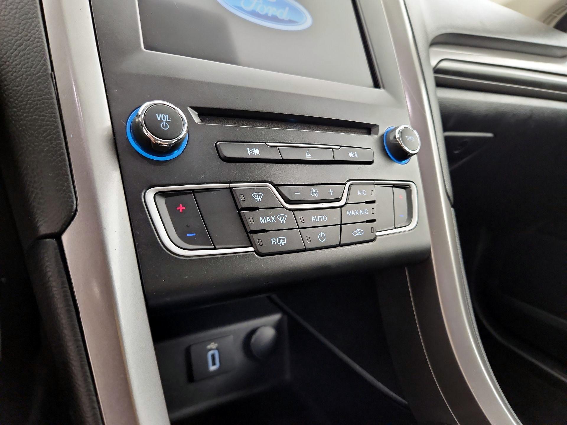 Thumbnail: 2017 Ford Fusion - 17