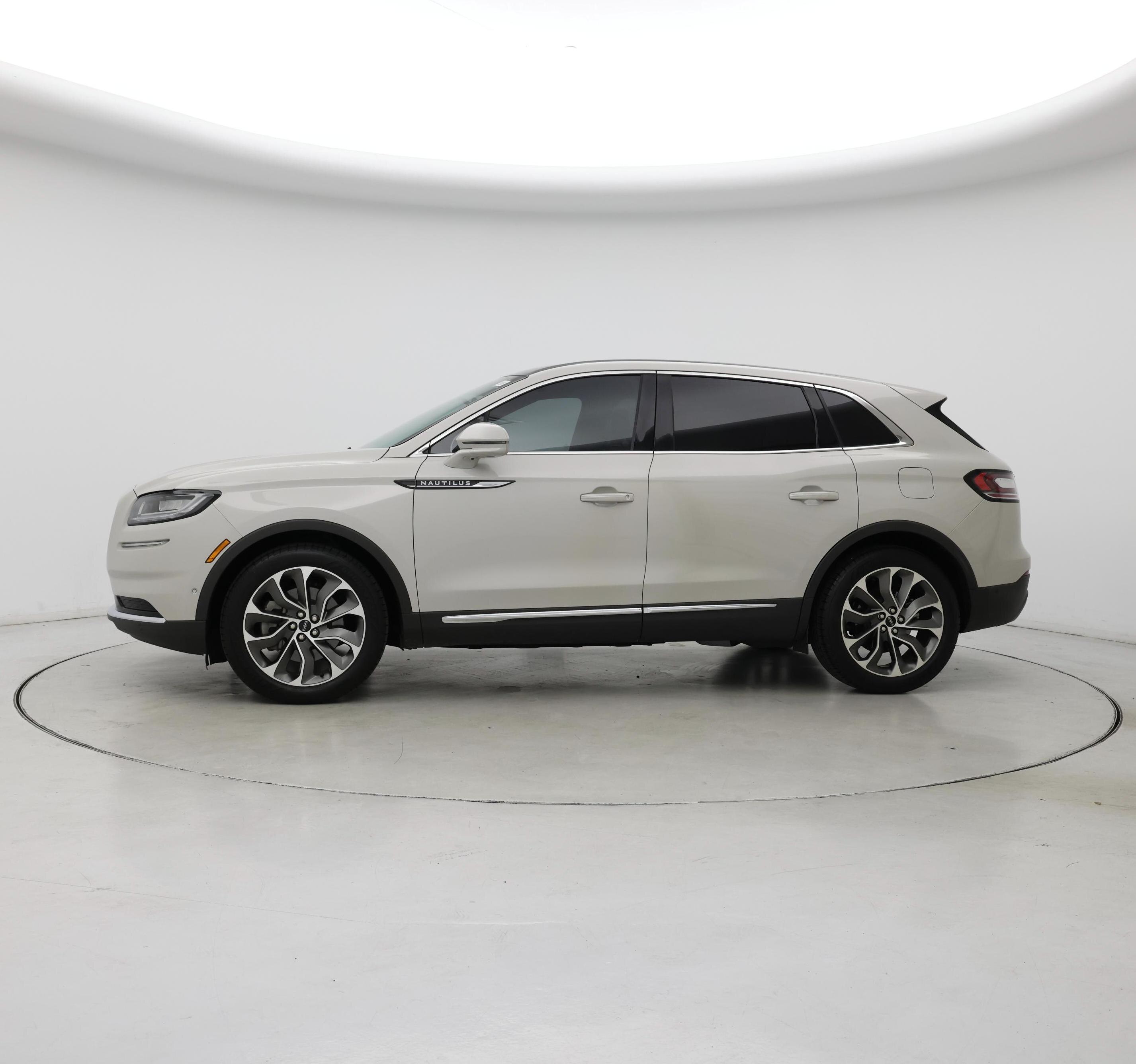 Thumbnail: 2021 Lincoln Nautilus - 3
