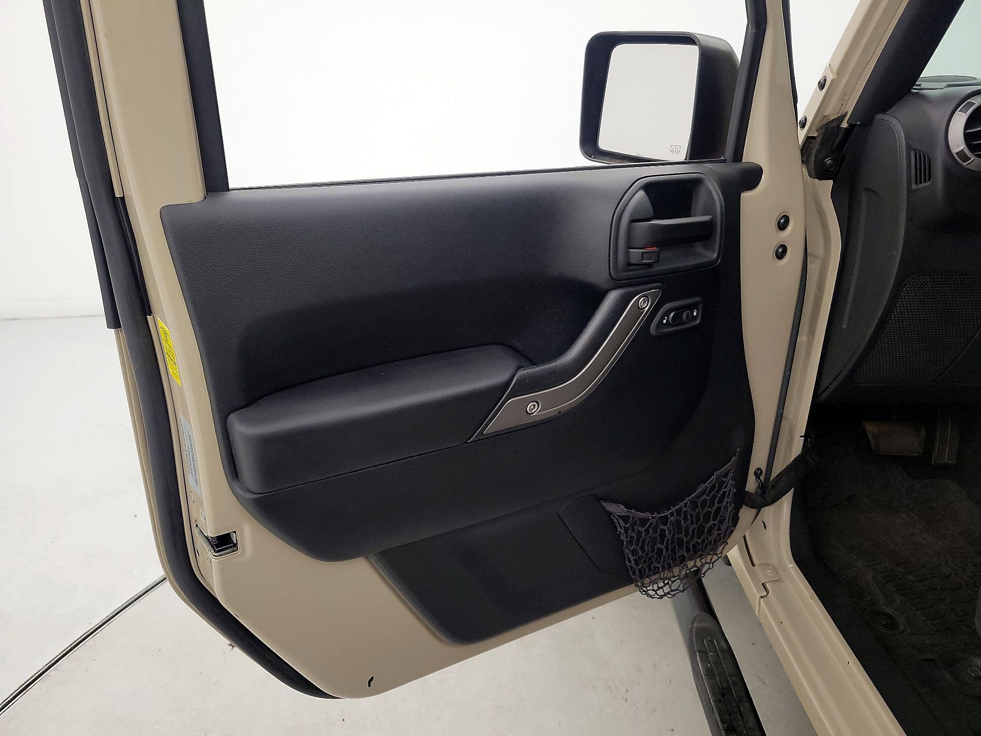 Thumbnail: 2016 Jeep Wrangler - 12