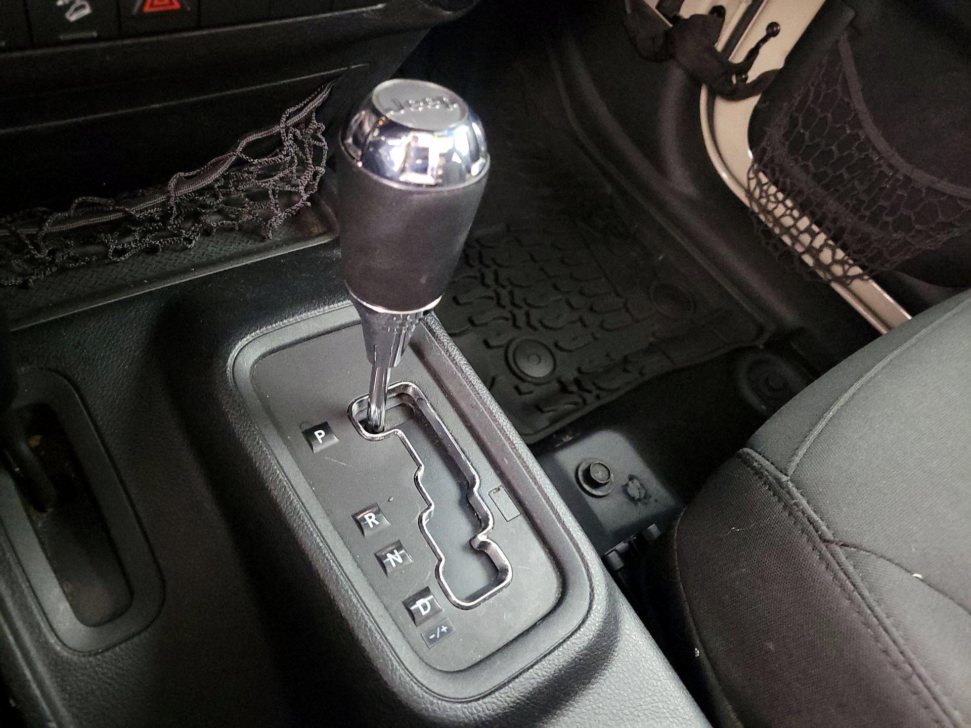 Thumbnail: 2016 Jeep Wrangler - 15