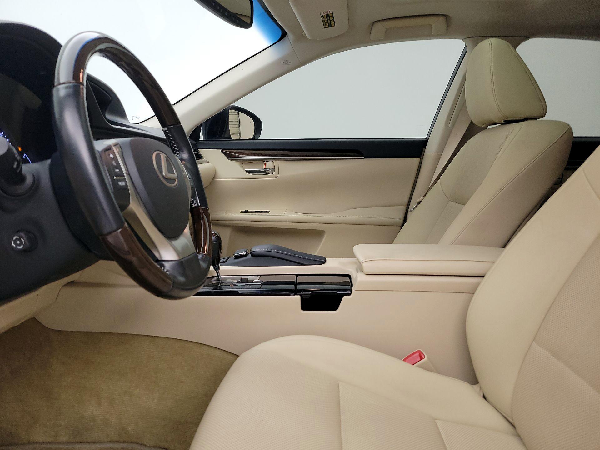 Thumbnail: 2015 Lexus ES - 11