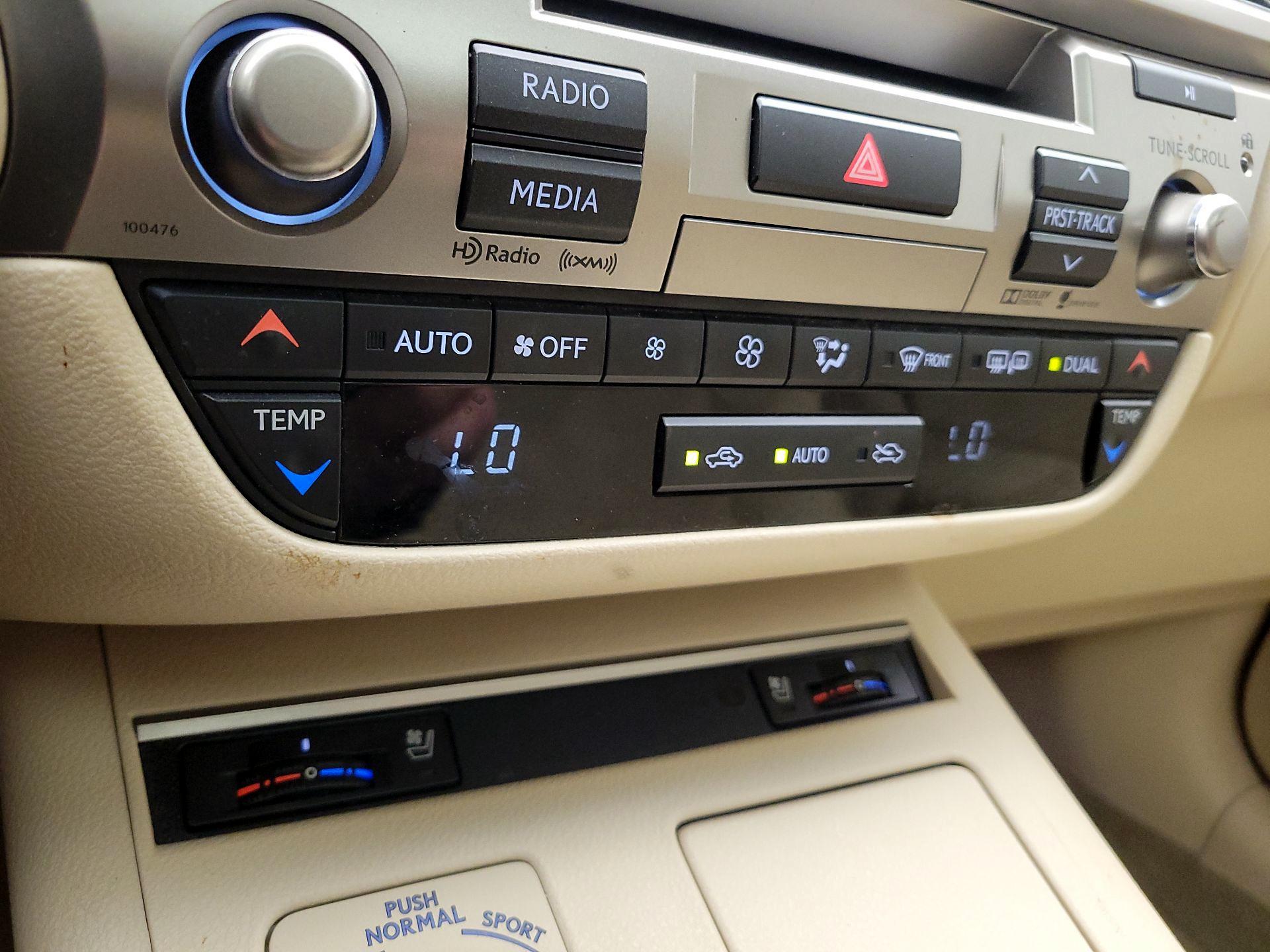 Thumbnail: 2015 Lexus ES - 17