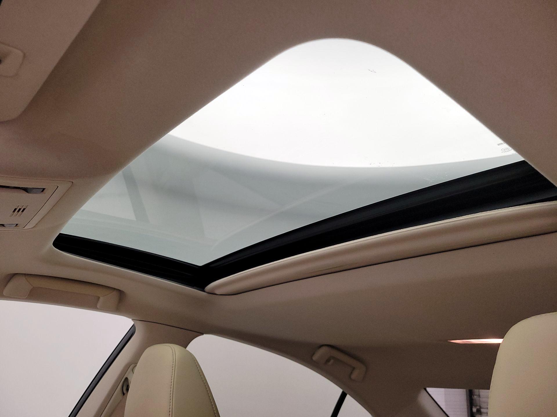 Thumbnail: 2015 Lexus ES - 20