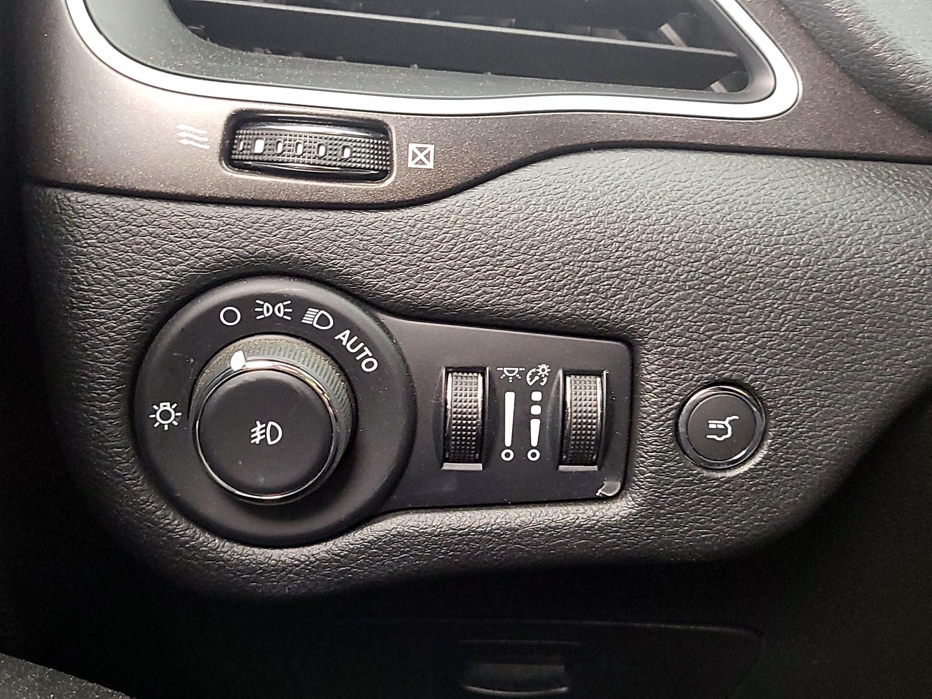 Thumbnail: 2022 Jeep Cherokee - 13