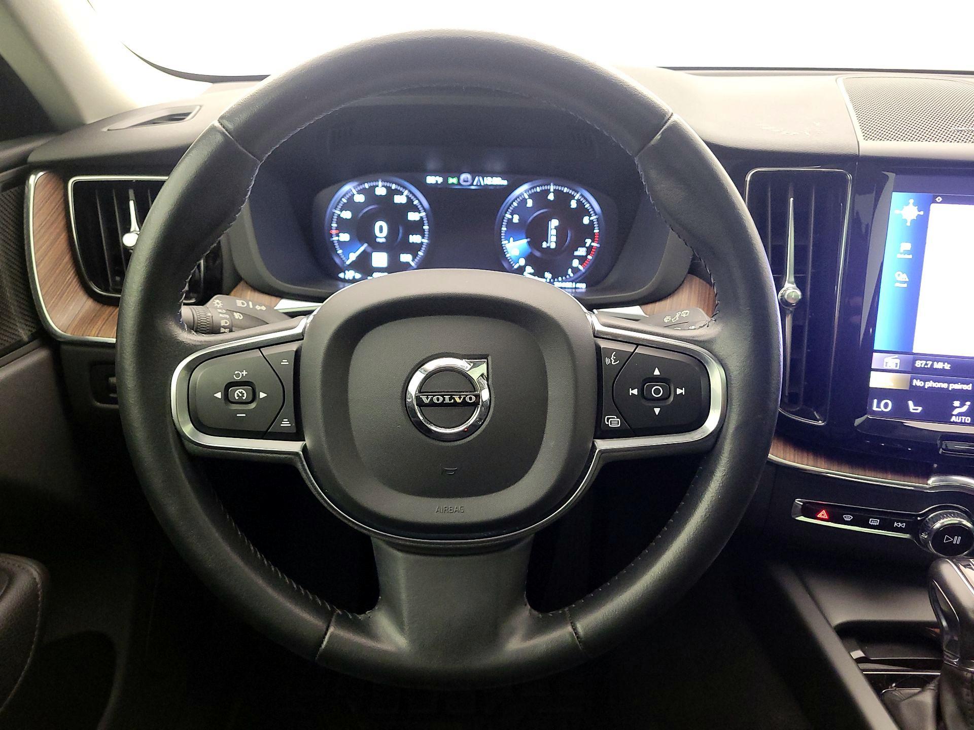 Thumbnail: 2021 Volvo XC60 - 10
