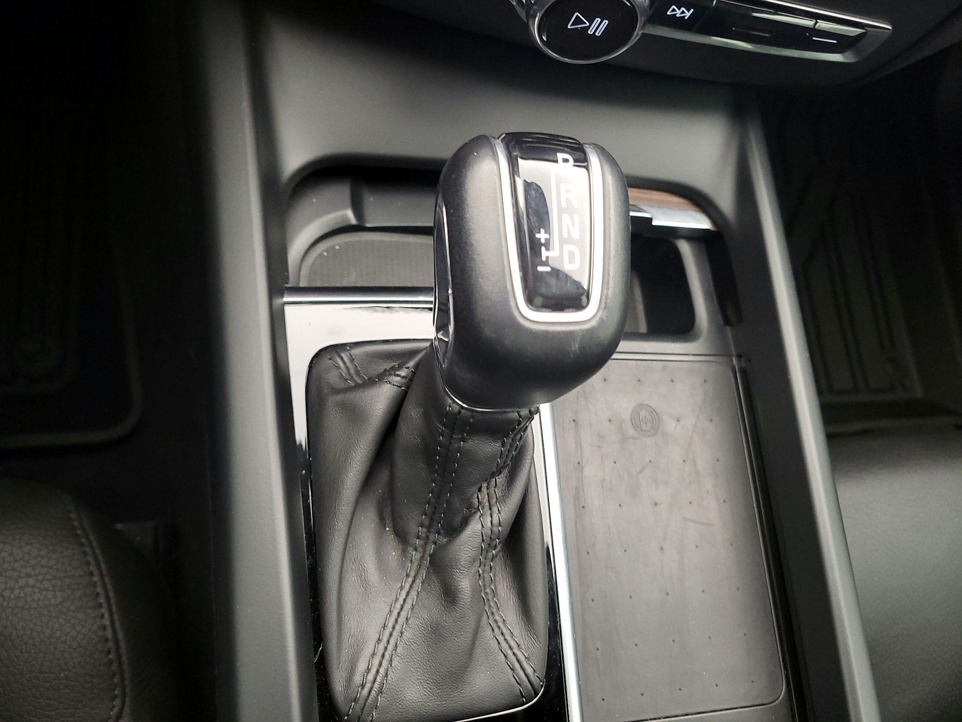 Thumbnail: 2021 Volvo XC60 - 18