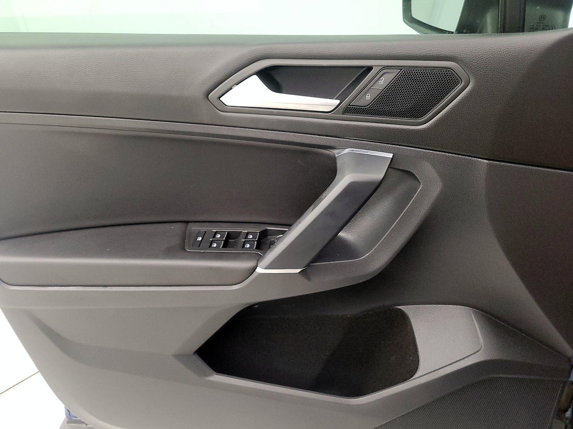 Thumbnail: 2020 Volkswagen Tiguan - 12