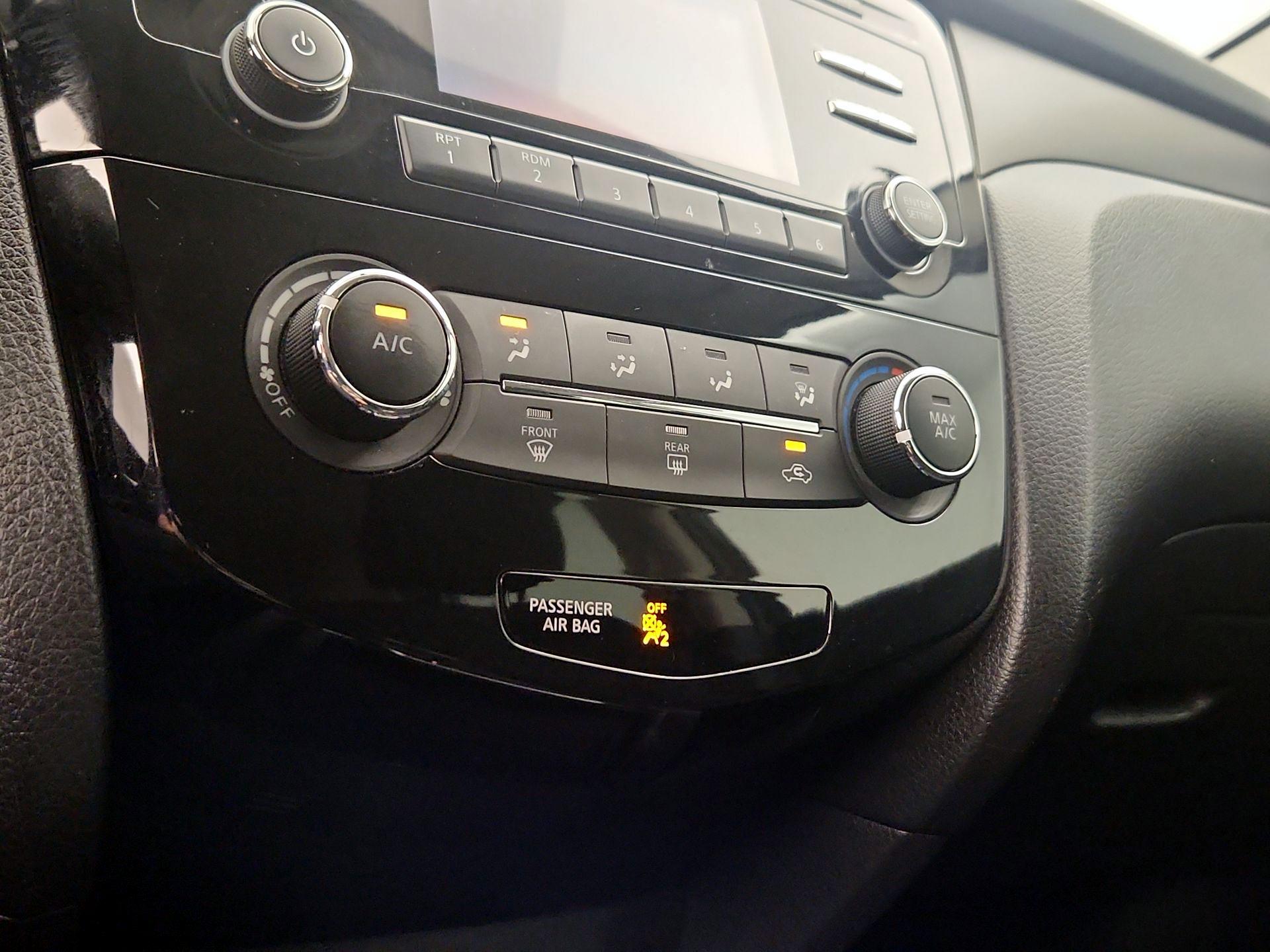 Thumbnail: 2018 Nissan Rogue Sport - 16