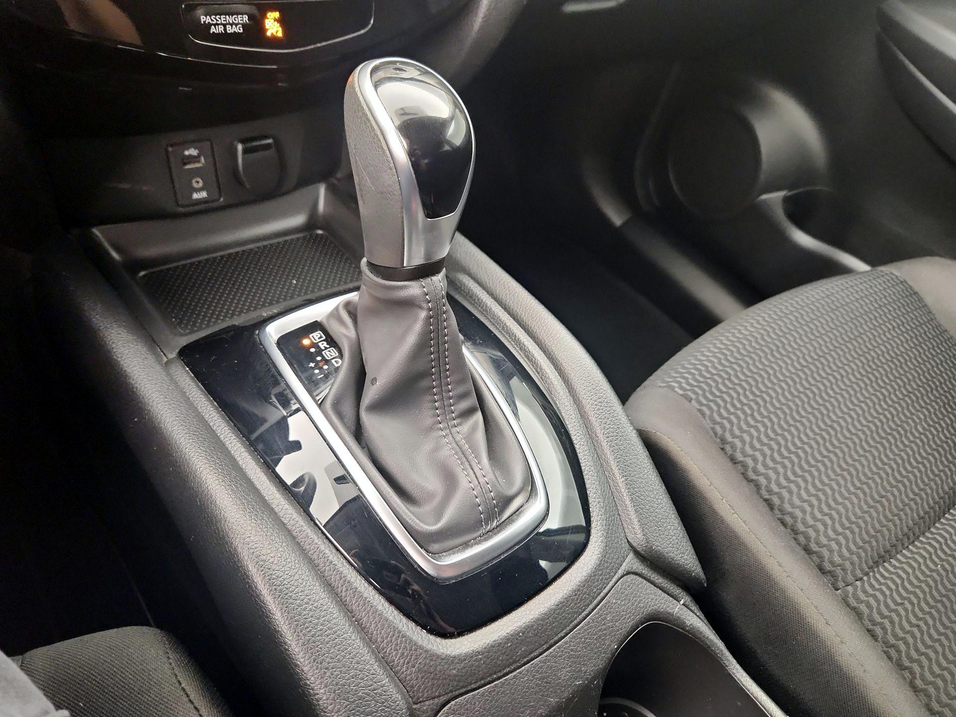 Thumbnail: 2018 Nissan Rogue Sport - 17