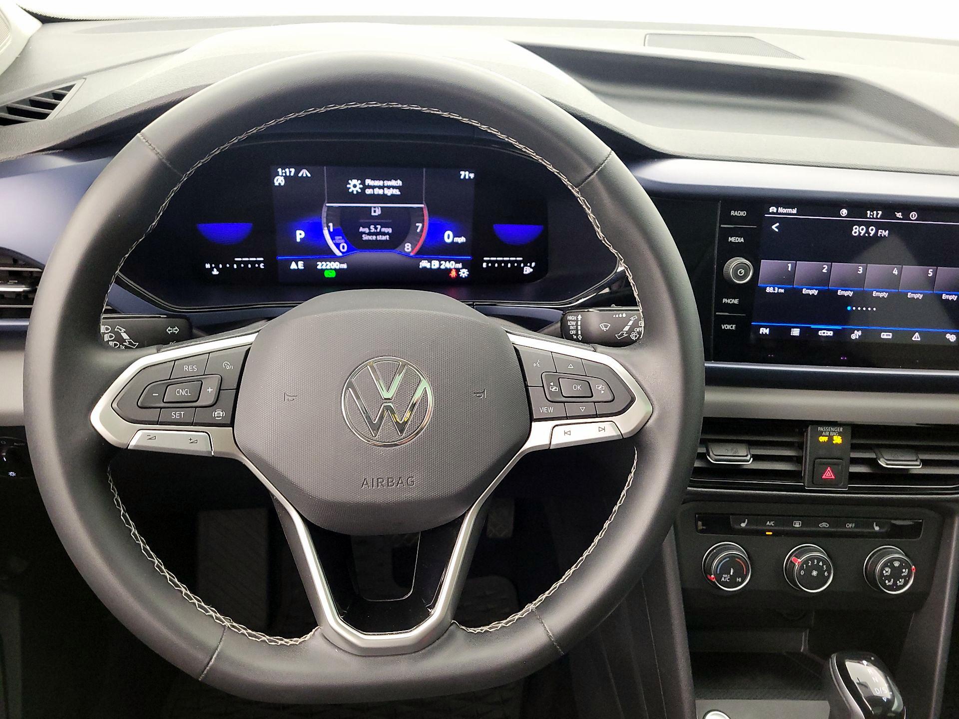 Thumbnail: 2022 Volkswagen Taos - 10