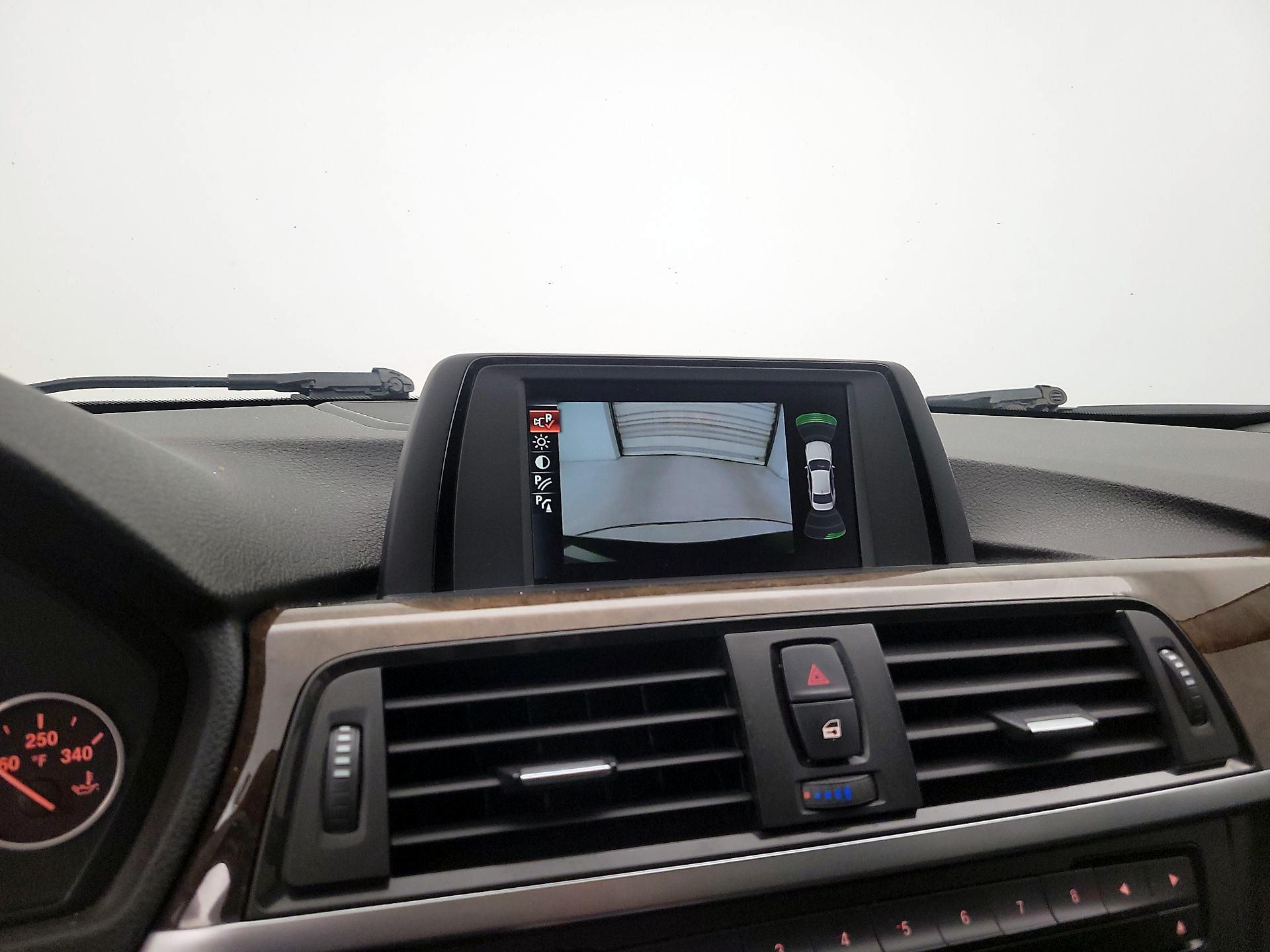 Thumbnail: 2015 BMW 3 Series - 14