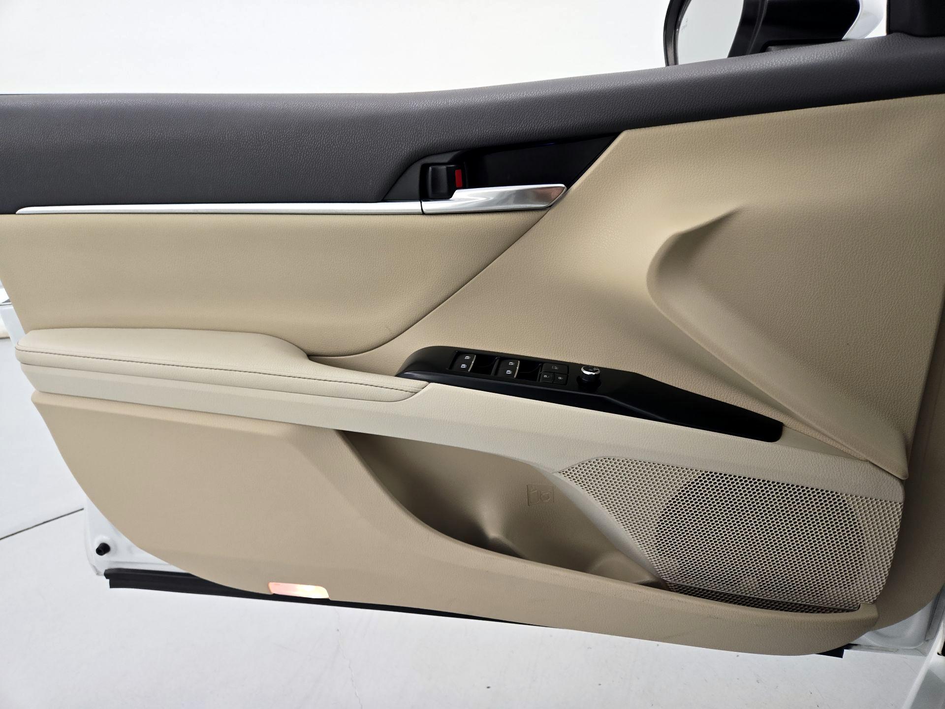 Thumbnail: 2020 Toyota Camry - 12
