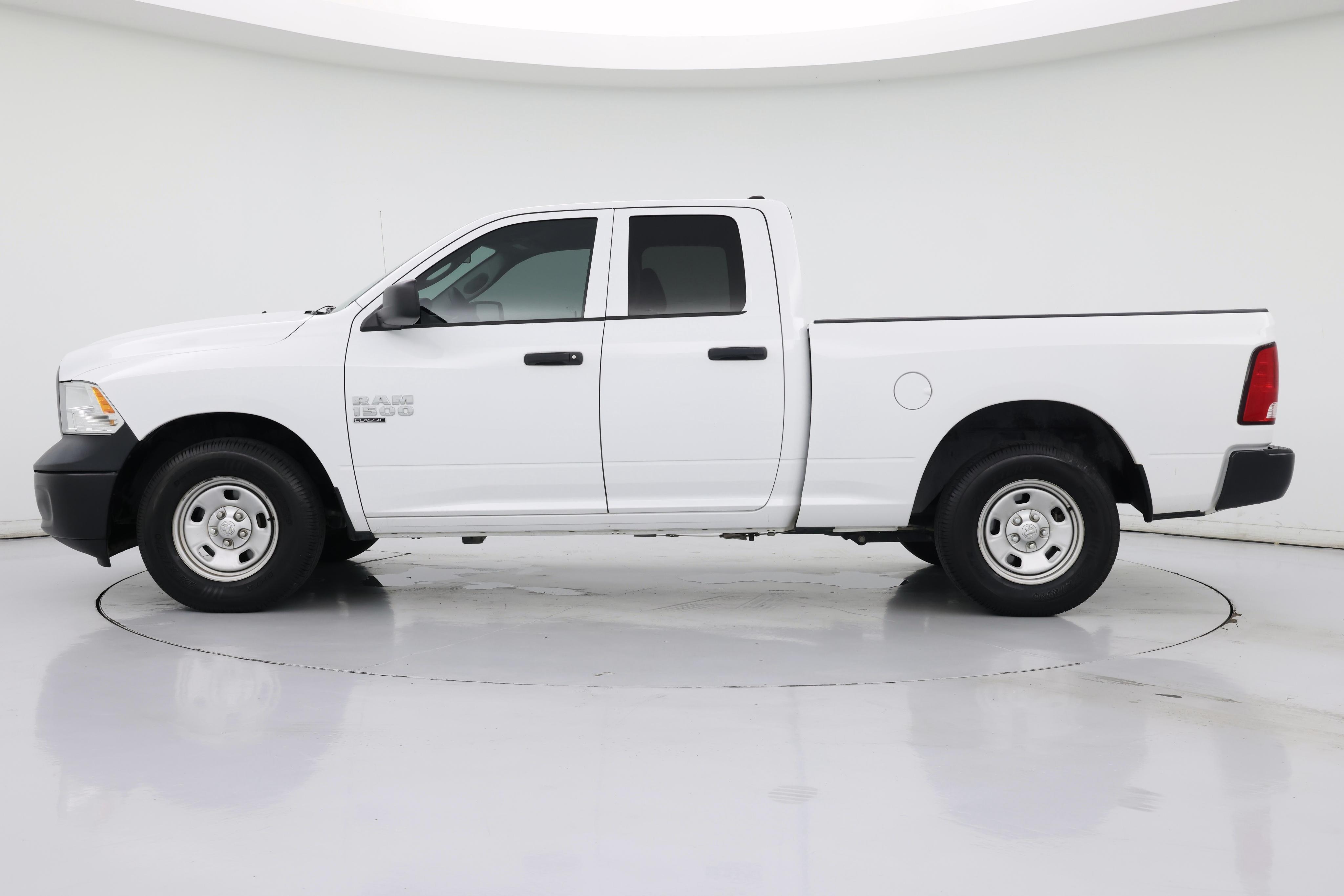 Thumbnail: 2021 RAM 1500 Classic - 3