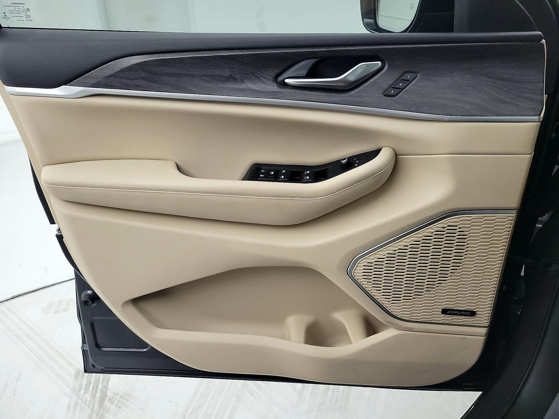 Thumbnail: 2022 Jeep Grand Cherokee - 12