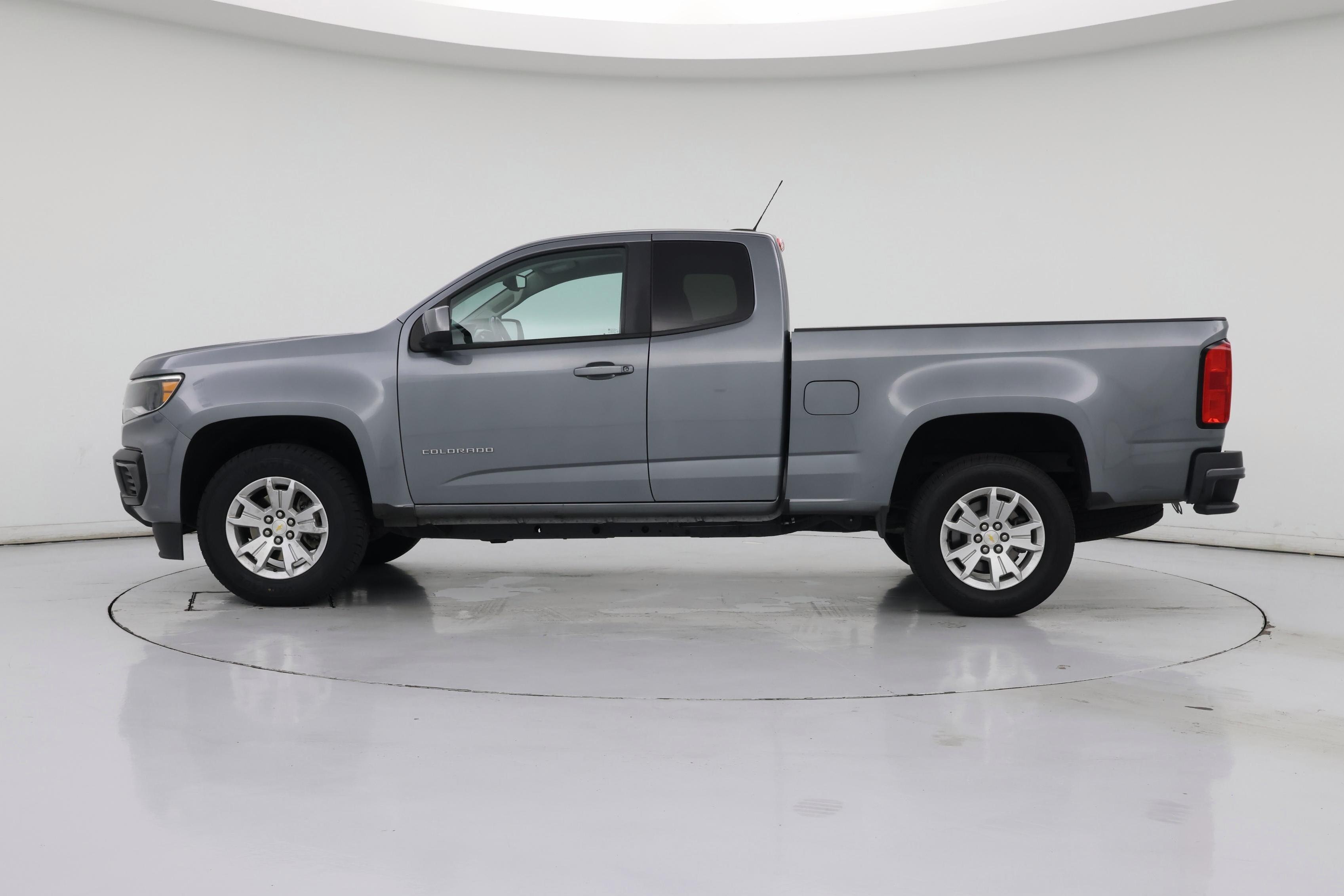Thumbnail: 2022 Chevrolet Colorado - 3