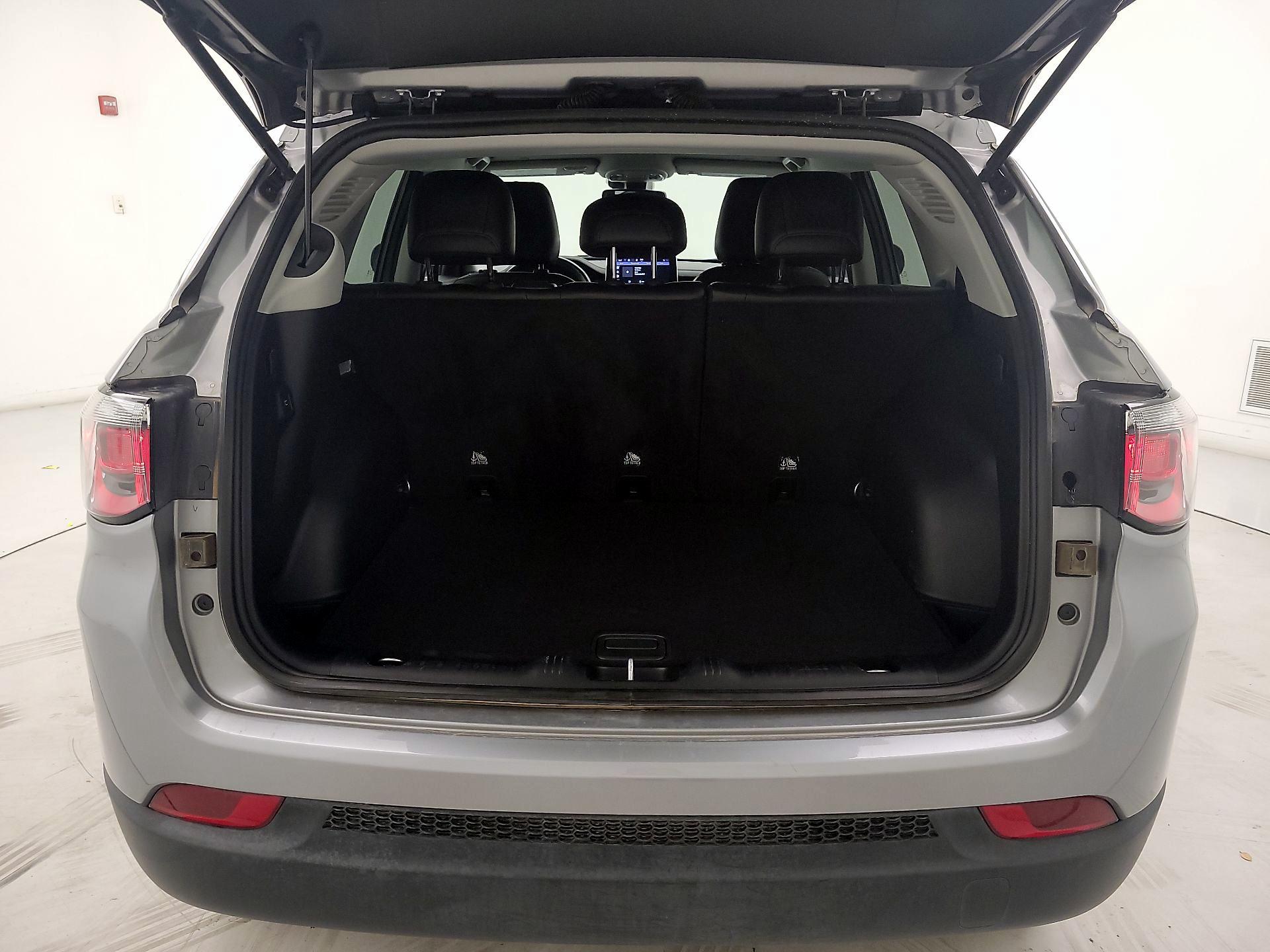 Thumbnail: 2022 Jeep Compass - 20