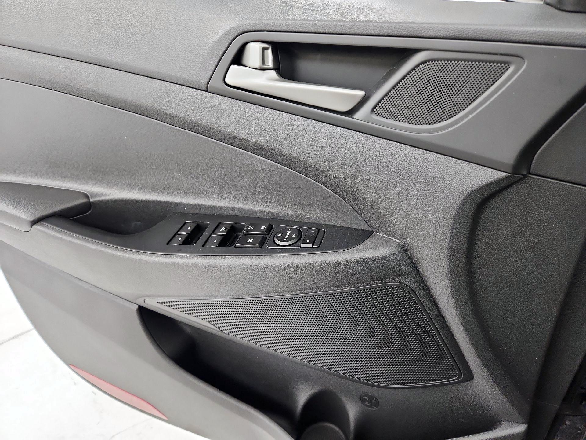 Thumbnail: 2018 Hyundai Tucson - 12