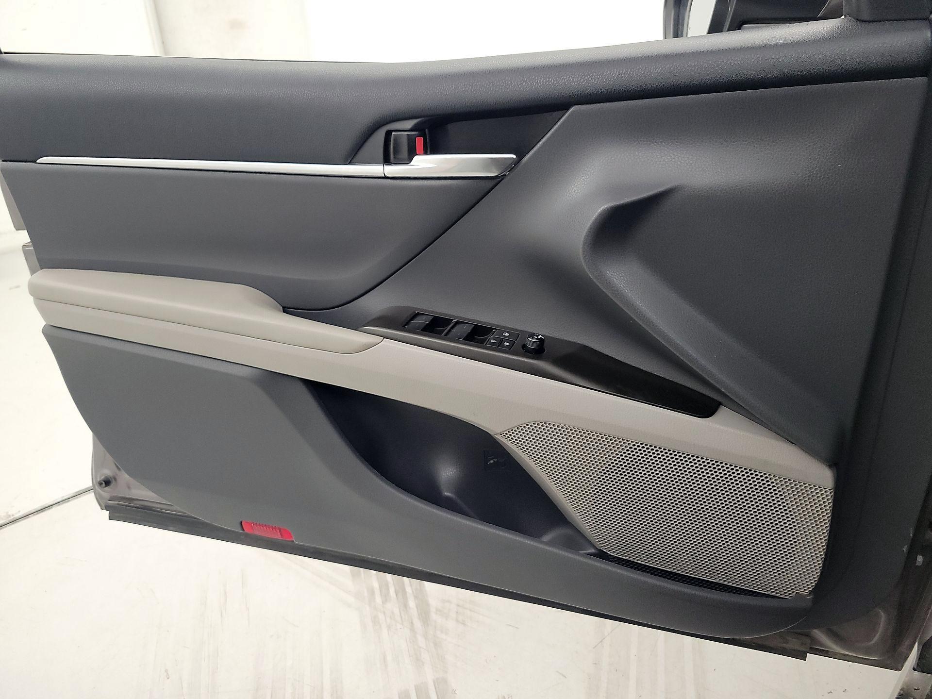 Thumbnail: 2022 Toyota Camry - 12