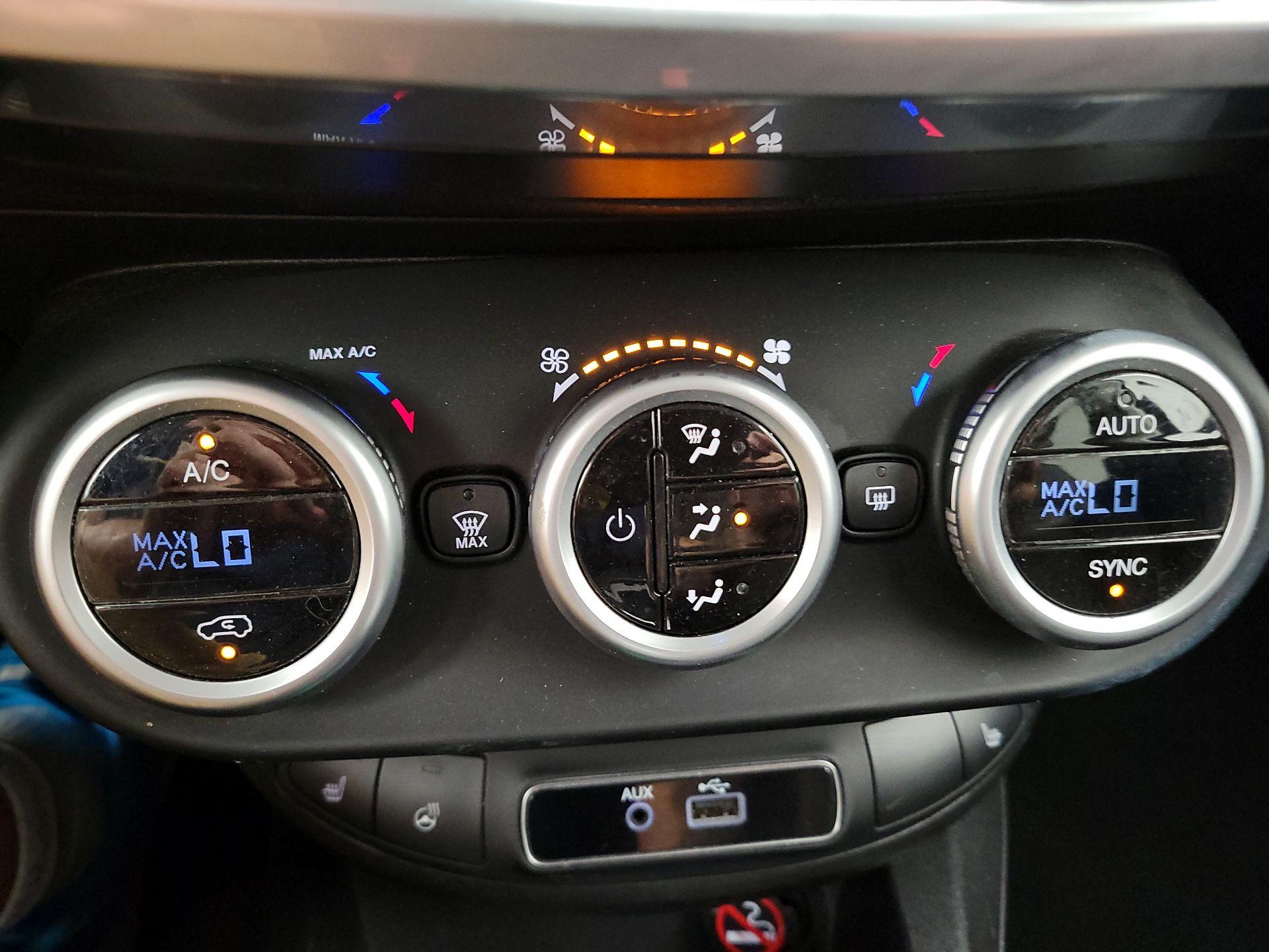 Thumbnail: 2016 Fiat 500X - 16