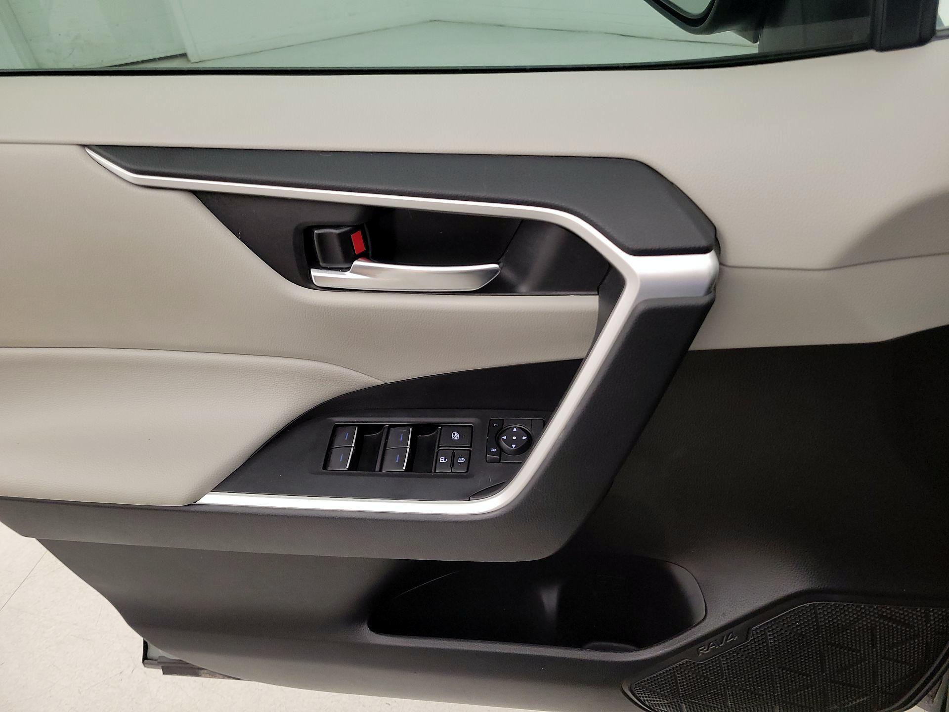 Thumbnail: 2022 Toyota RAV4 - 12