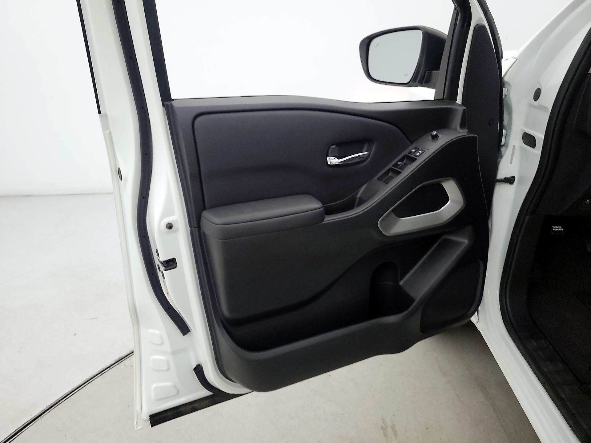 Thumbnail: 2022 Nissan Frontier - 12