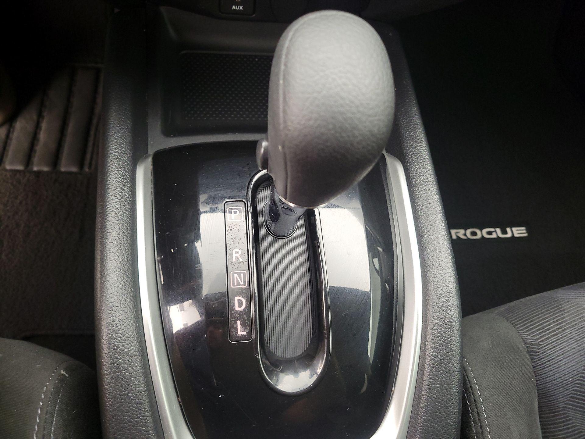 Thumbnail: 2016 Nissan Rogue - 17