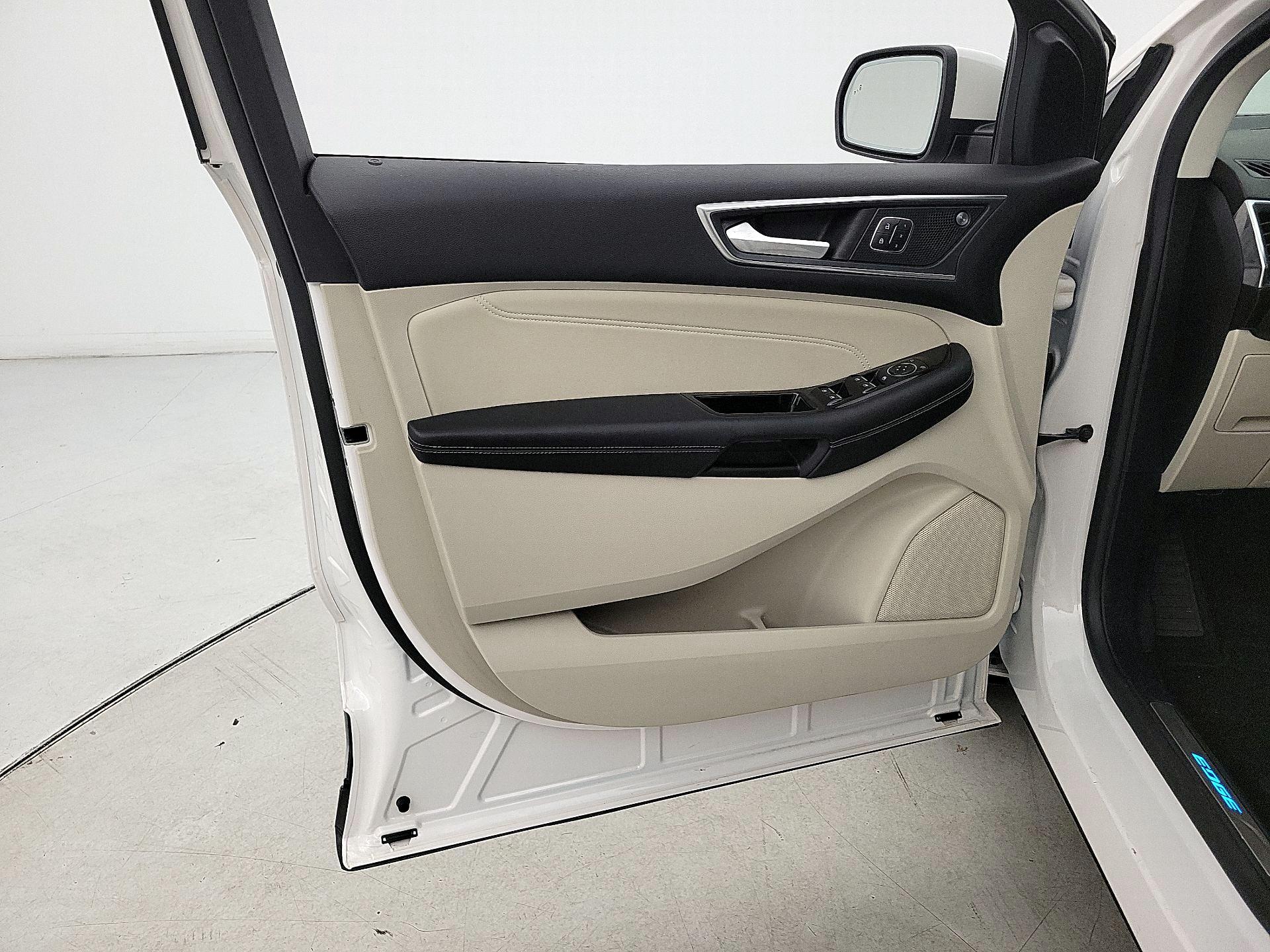 Thumbnail: 2019 Ford Edge - 12
