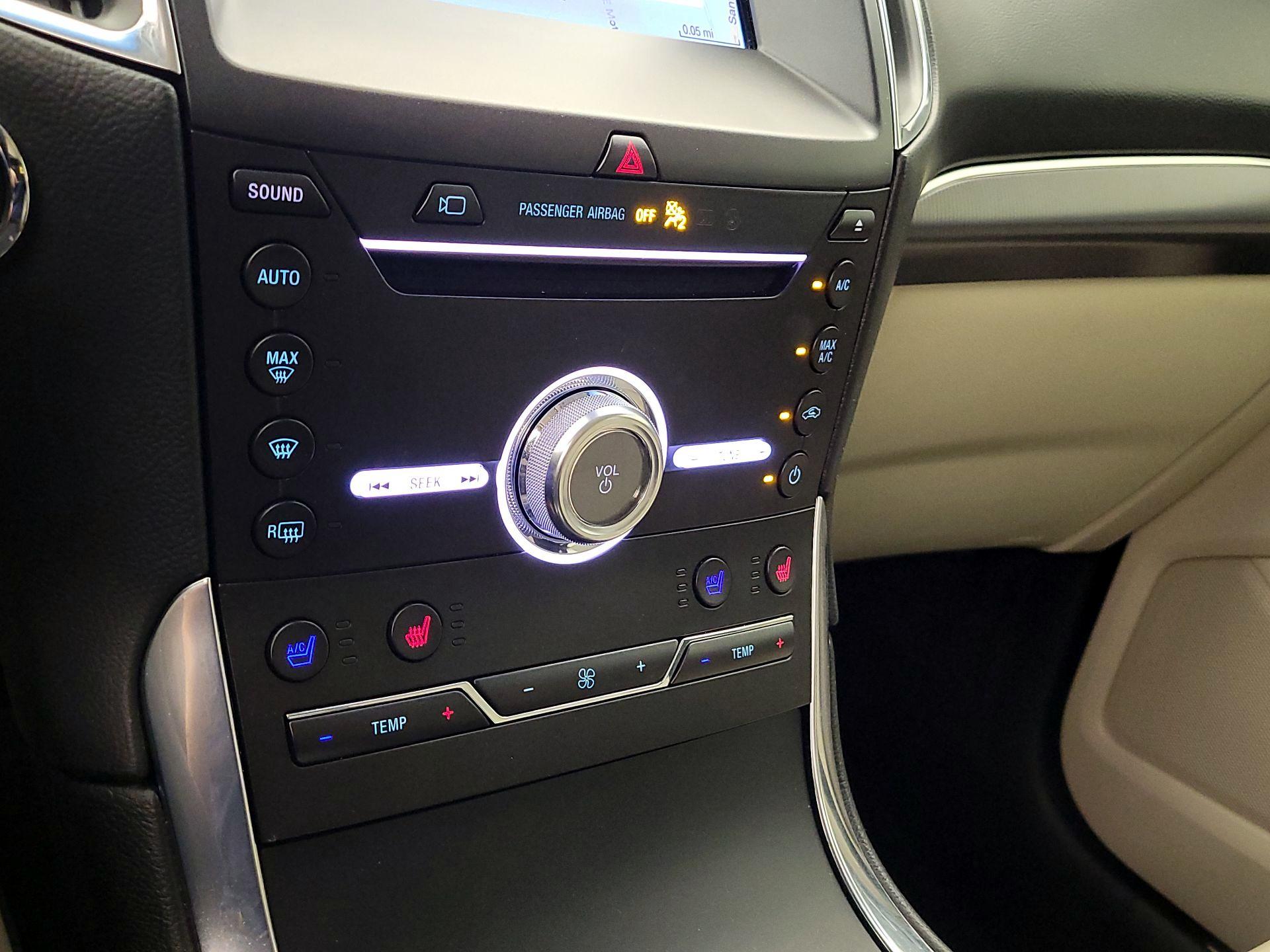 Thumbnail: 2019 Ford Edge - 17