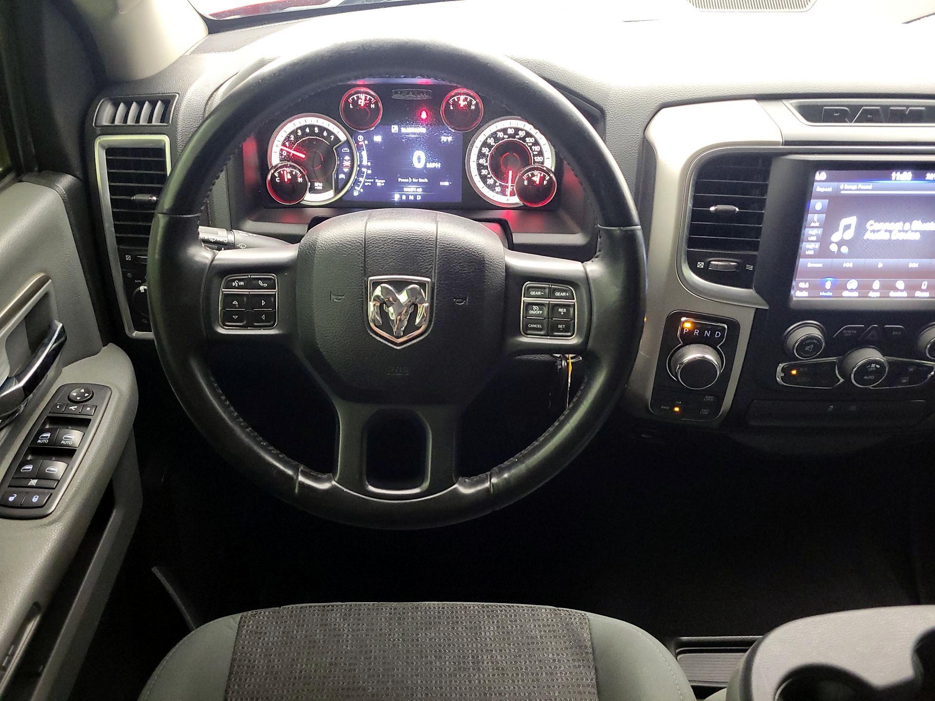 Thumbnail: 2019 RAM 1500 Classic - 10