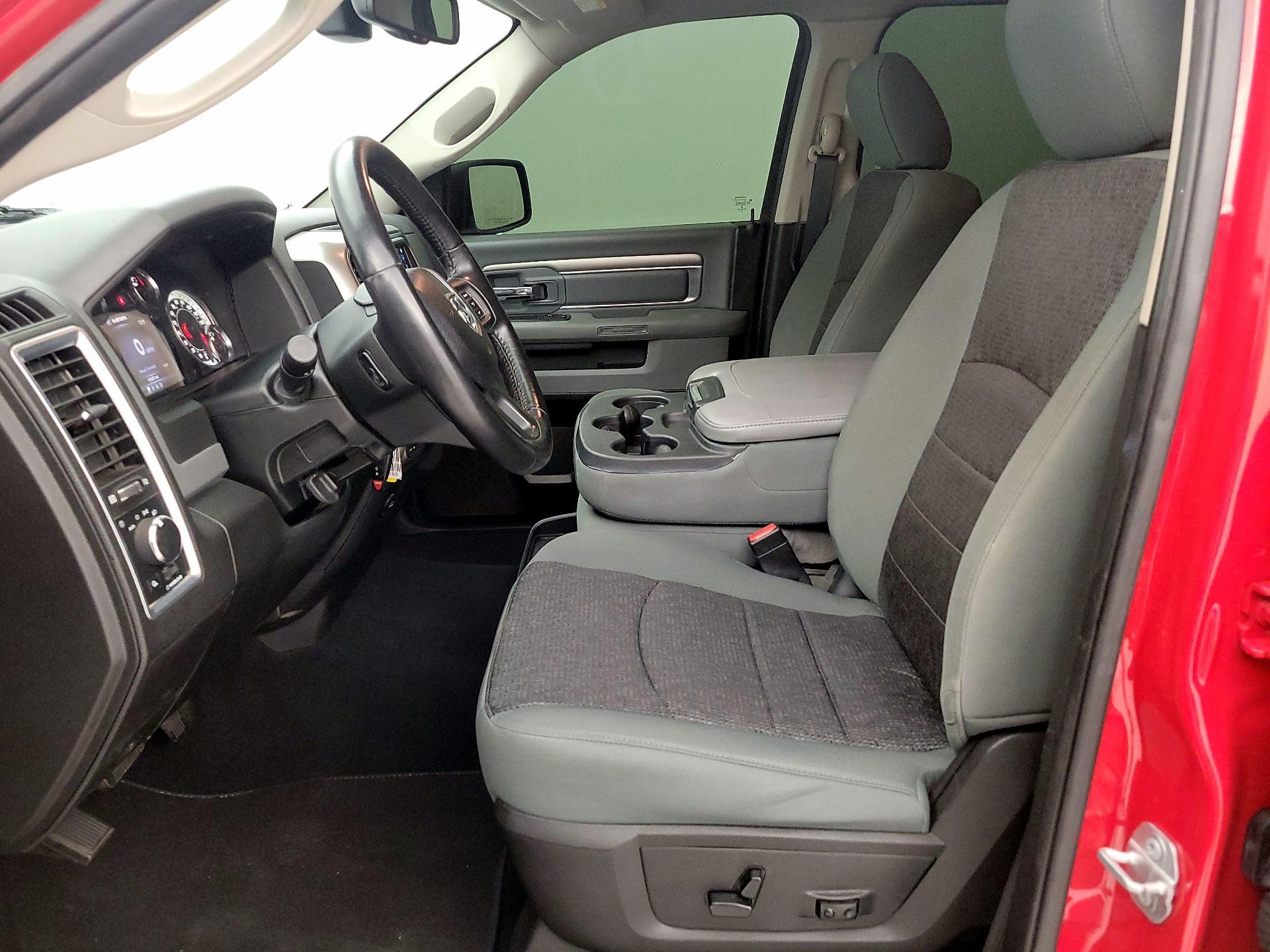 Thumbnail: 2019 RAM 1500 Classic - 11