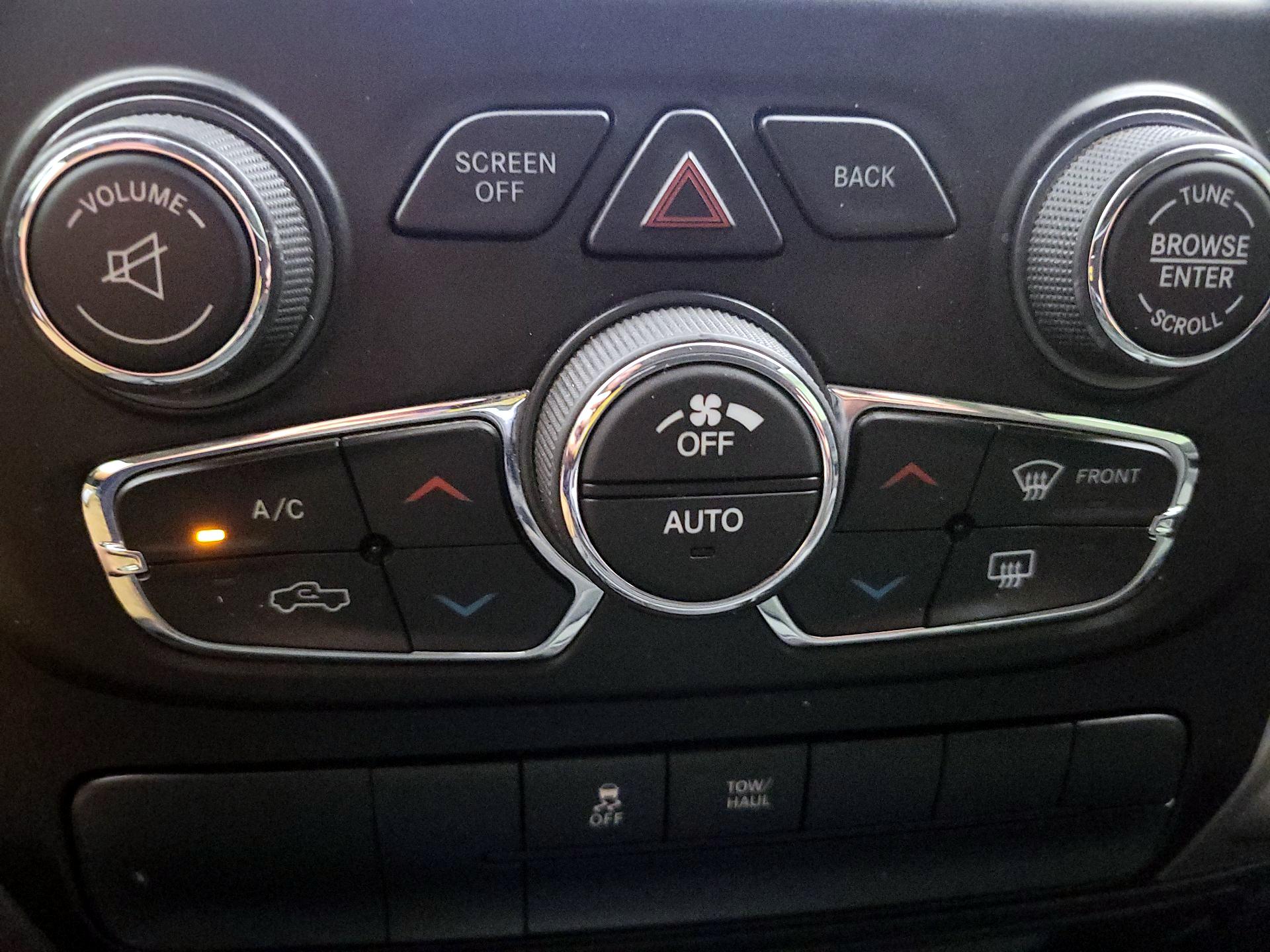 Thumbnail: 2019 RAM 1500 Classic - 16