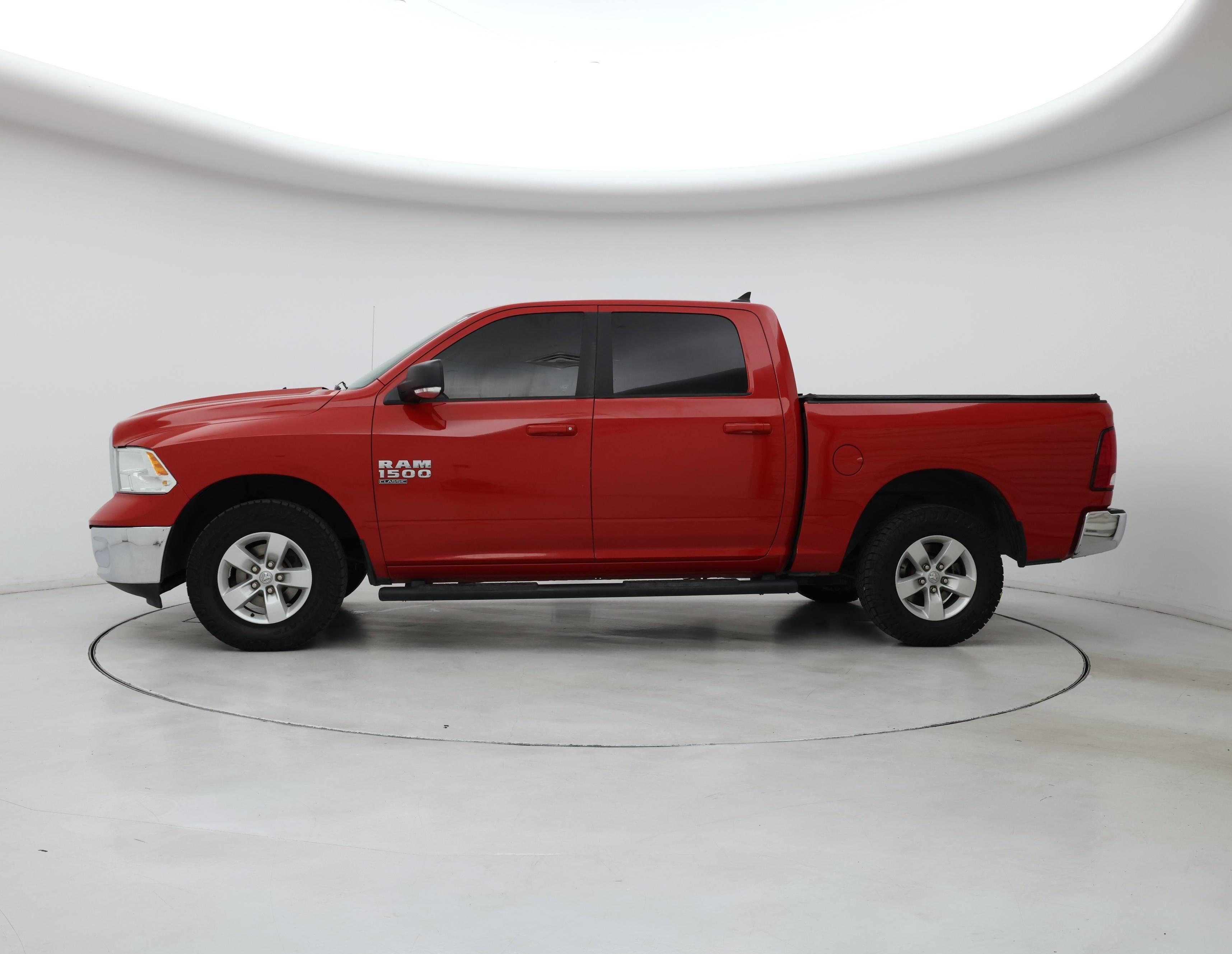 Thumbnail: 2019 RAM 1500 Classic - 3