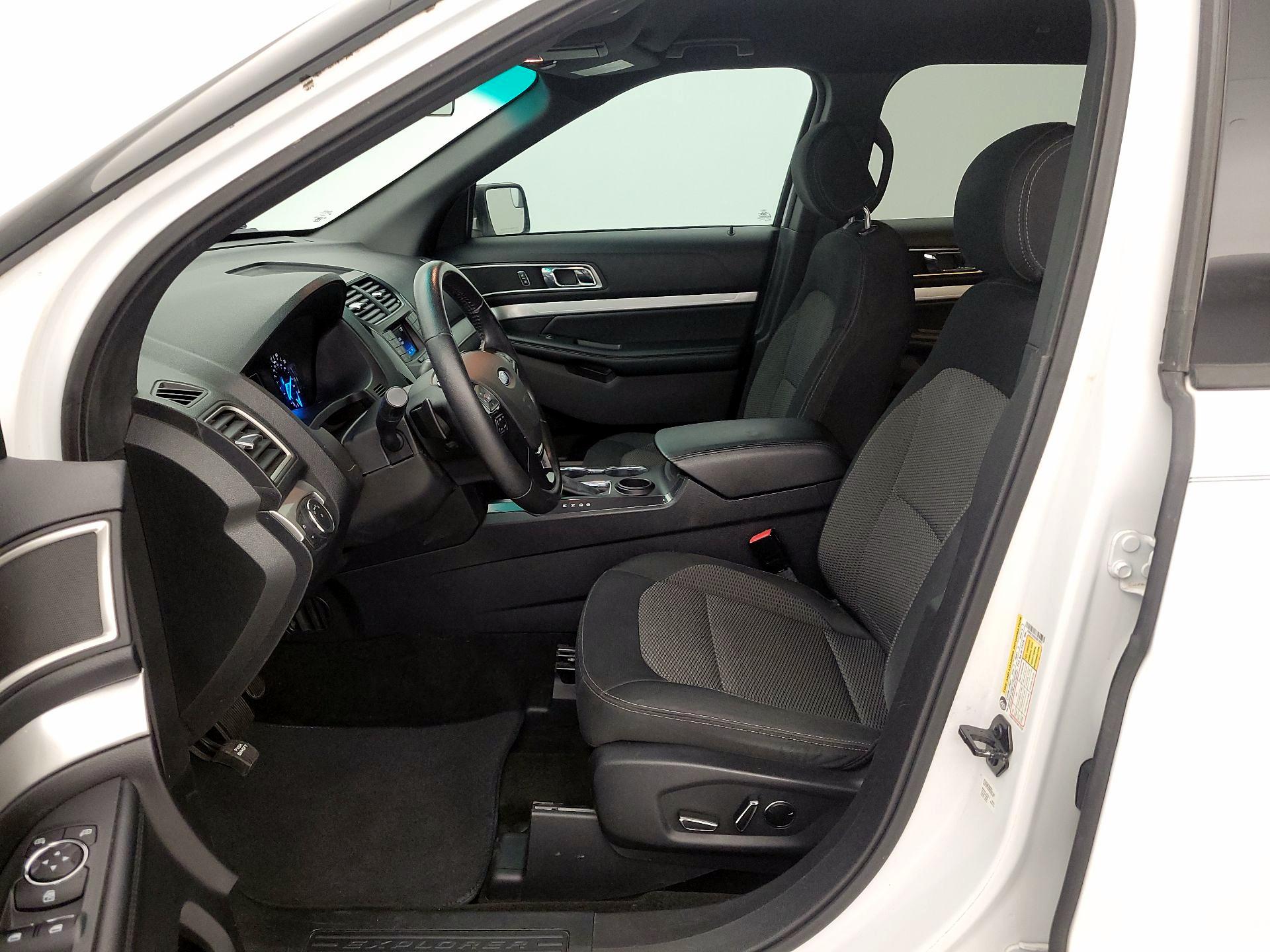 Thumbnail: 2016 Ford Explorer - 11