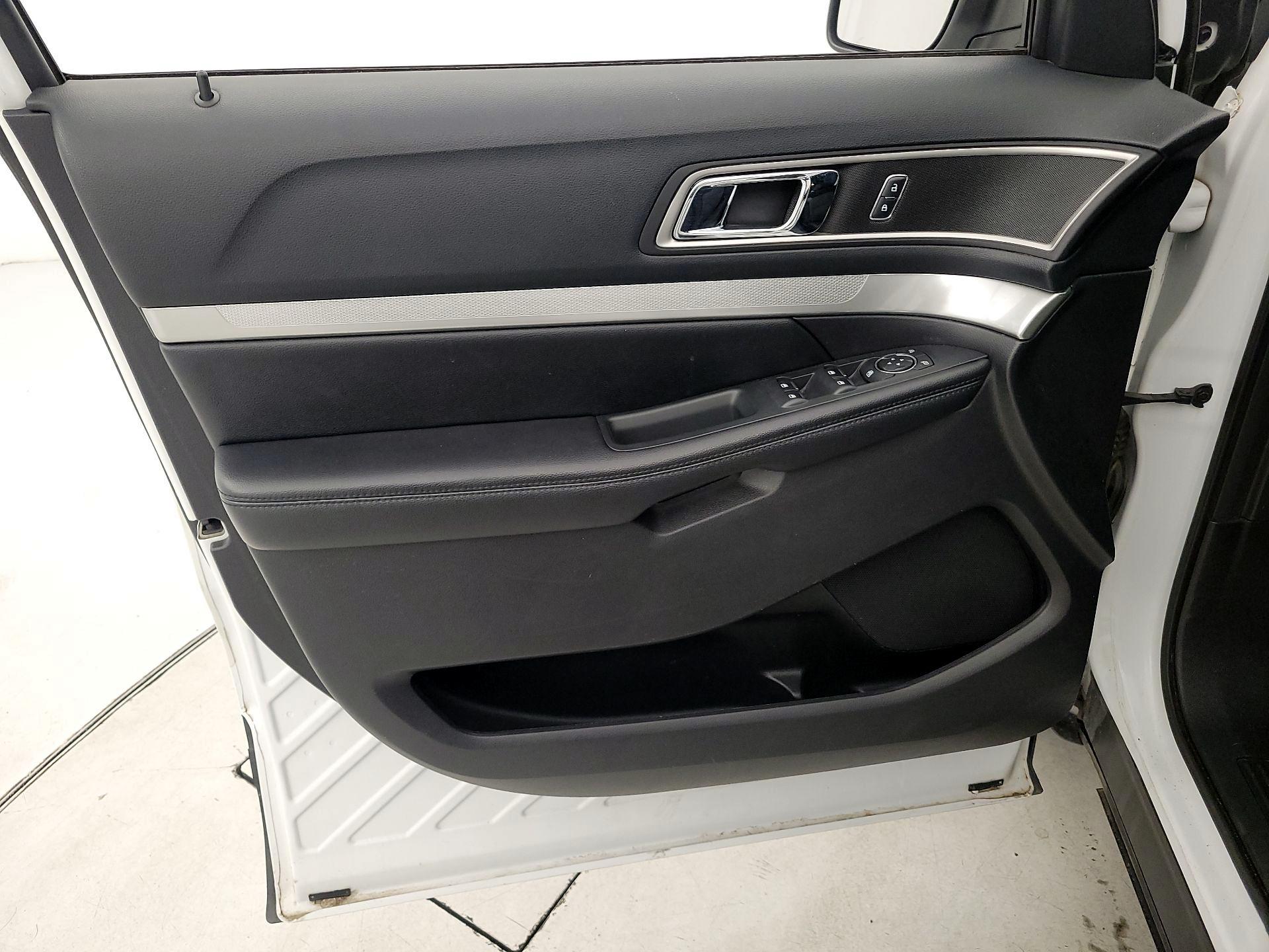 Thumbnail: 2016 Ford Explorer - 12