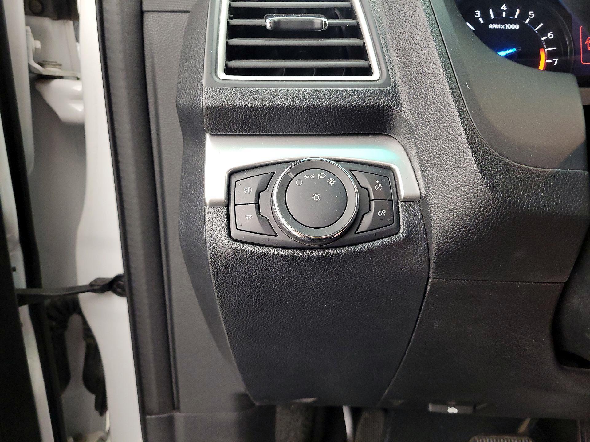 Thumbnail: 2016 Ford Explorer - 13
