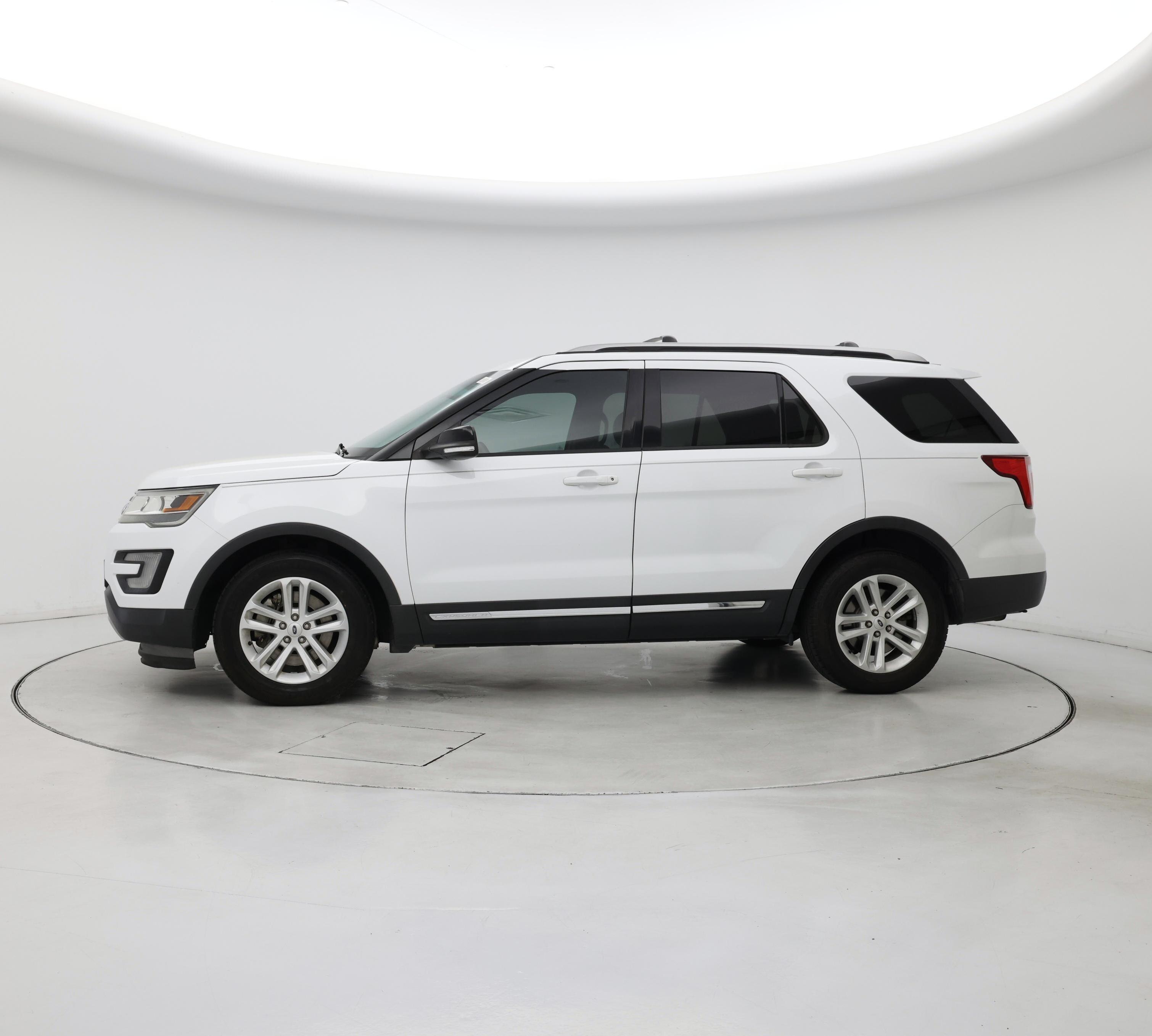 Thumbnail: 2016 Ford Explorer - 3