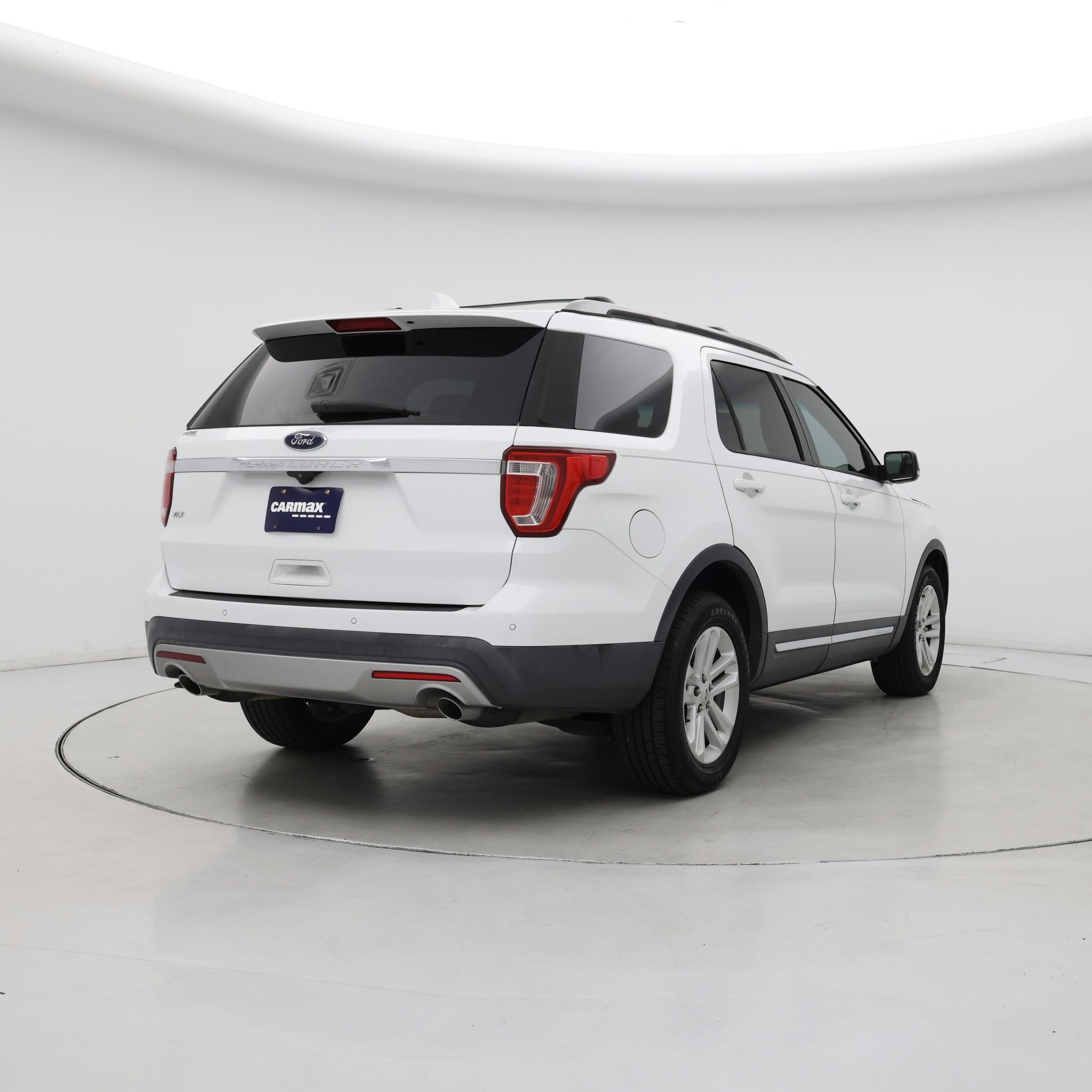 Thumbnail: 2016 Ford Explorer - 8