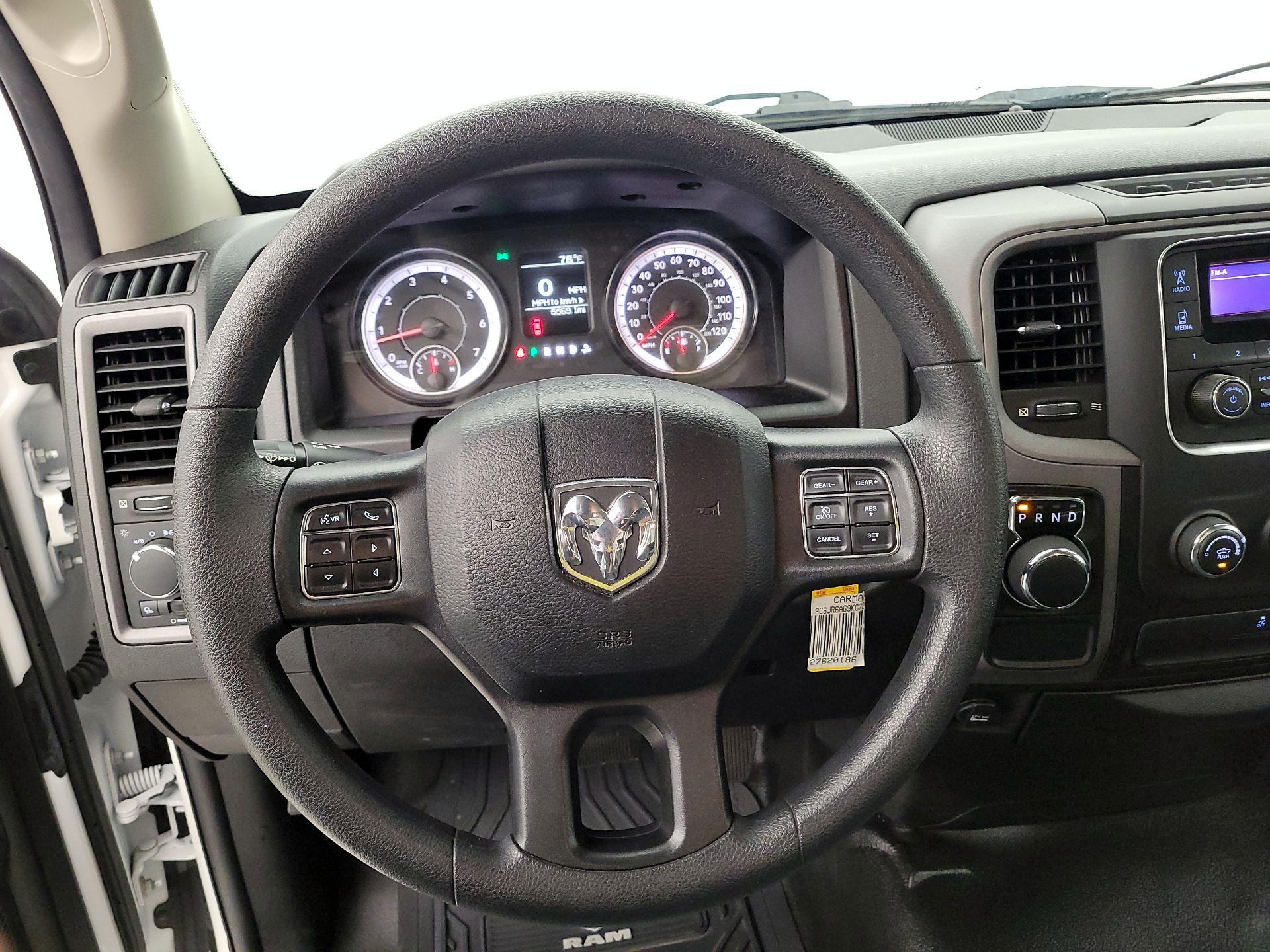 Thumbnail: 2019 RAM 1500 Classic - 10