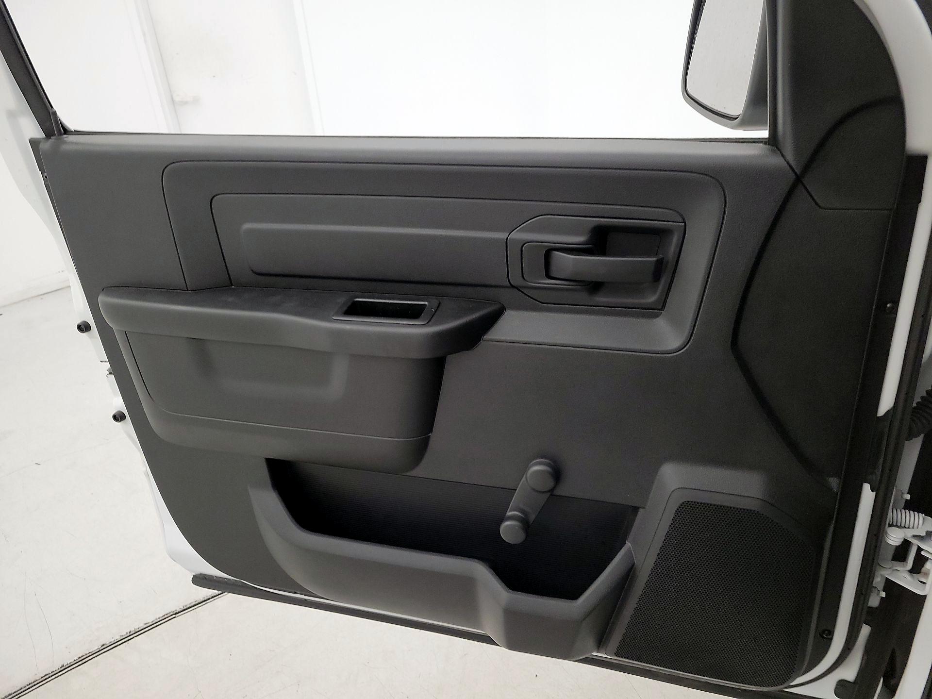 Thumbnail: 2019 RAM 1500 Classic - 12