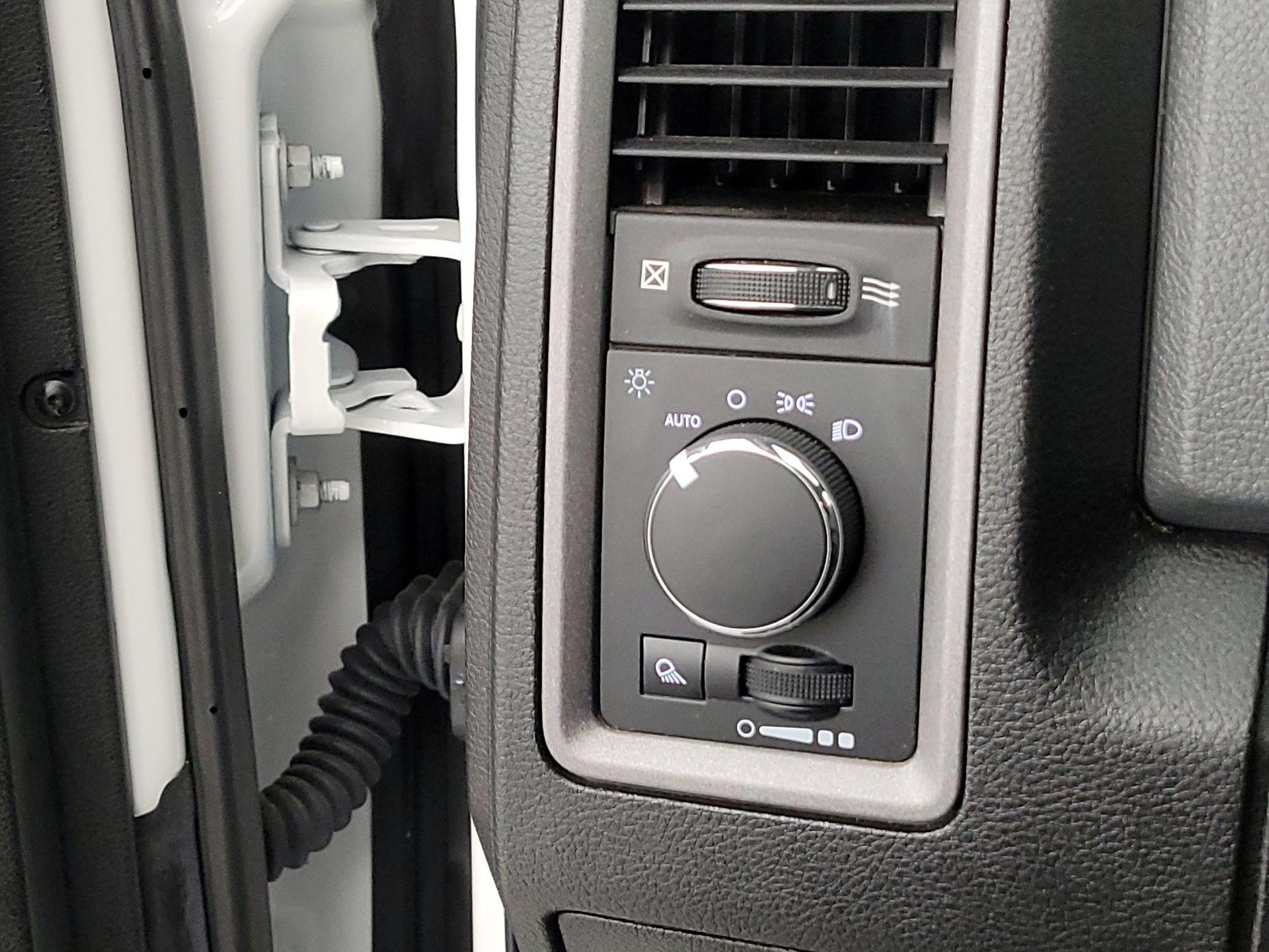 Thumbnail: 2019 RAM 1500 Classic - 13
