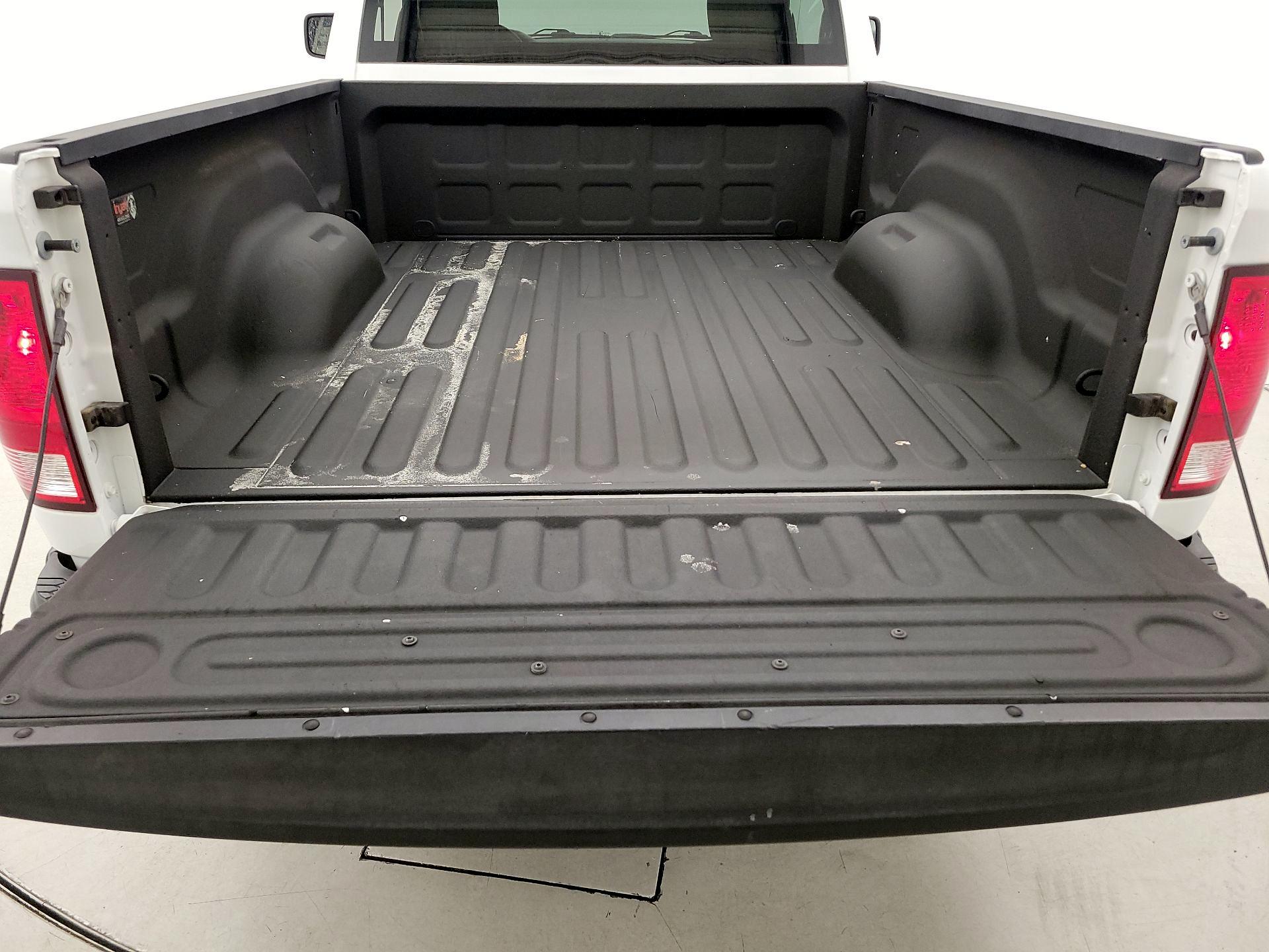 Thumbnail: 2019 RAM 1500 Classic - 18