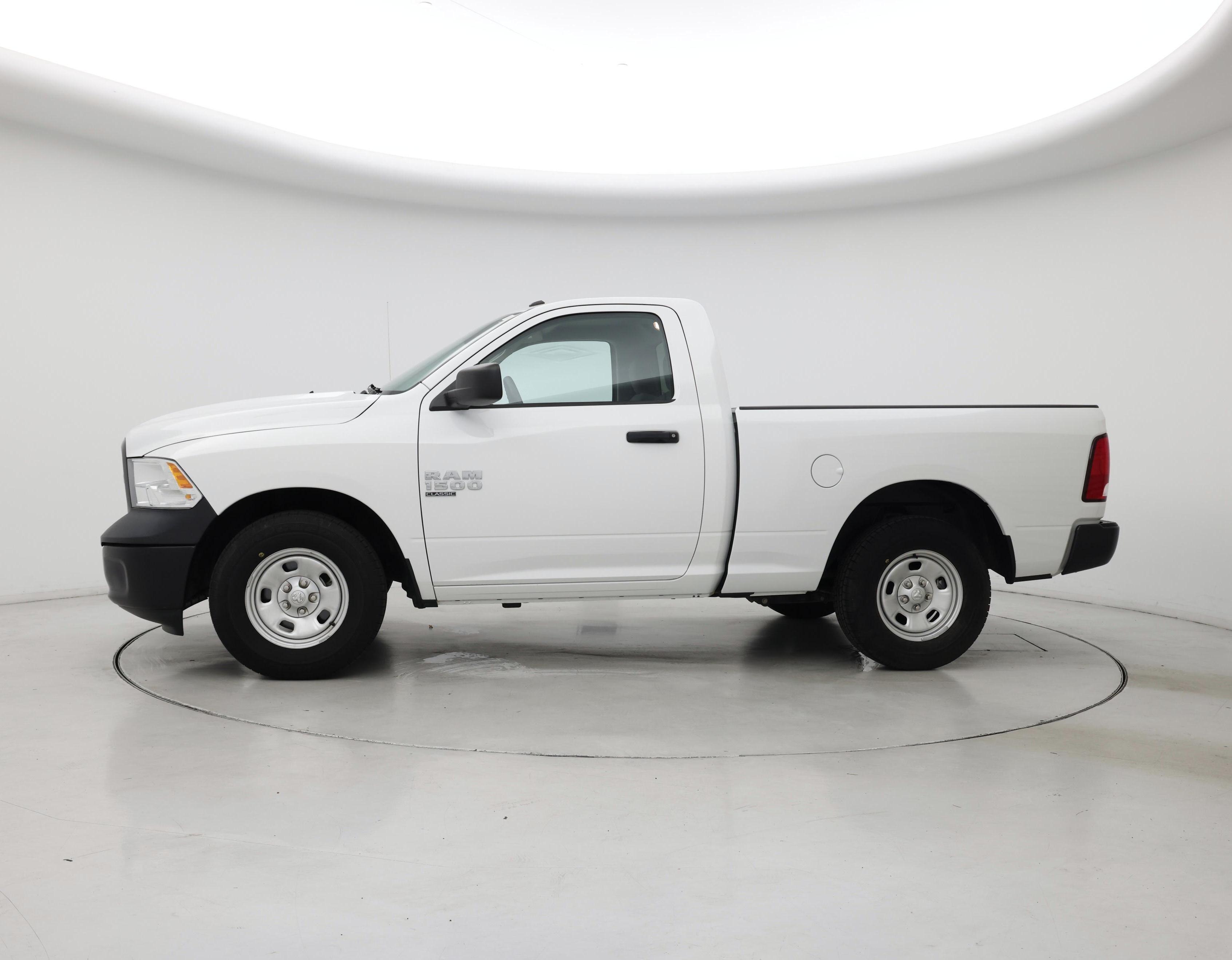 Thumbnail: 2019 RAM 1500 Classic - 3