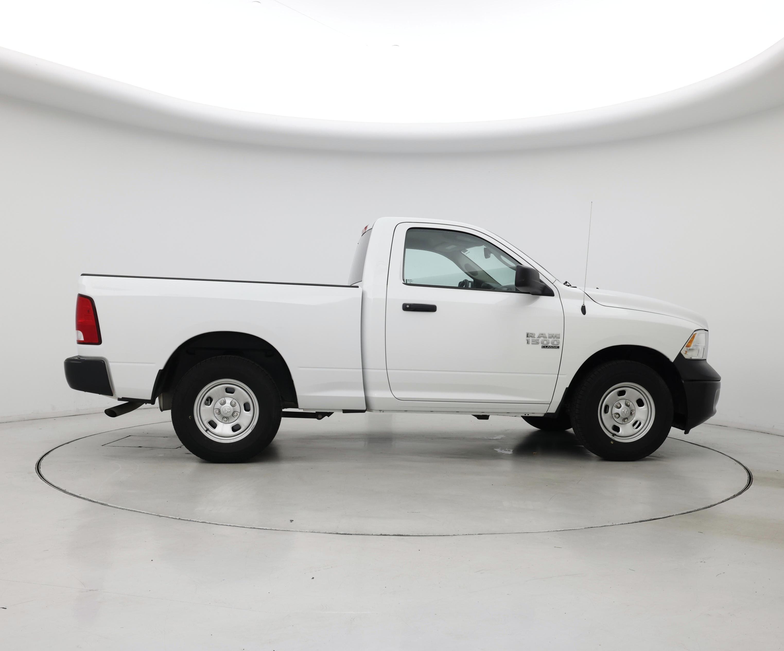 Thumbnail: 2019 RAM 1500 Classic - 7