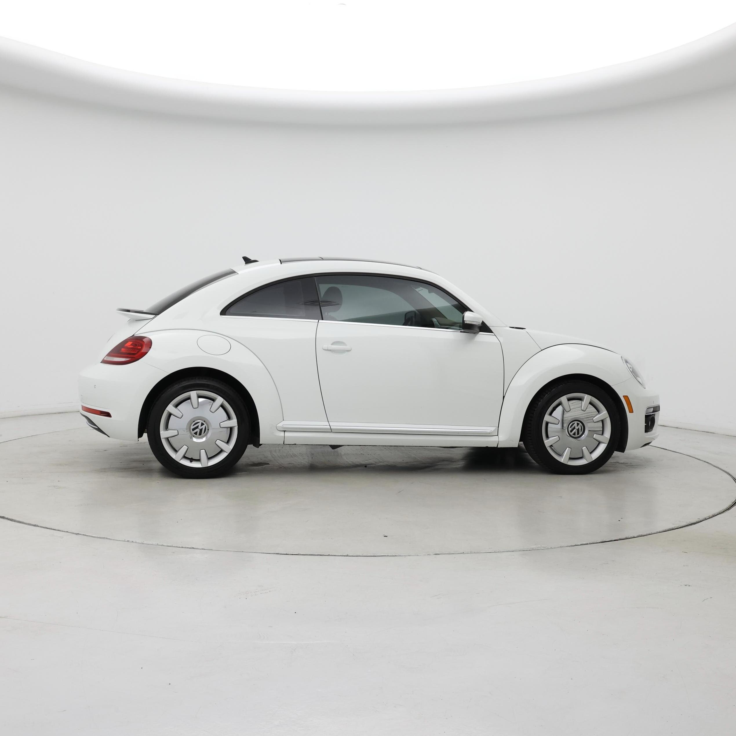Thumbnail: 2018 Volkswagen Beetle - 7