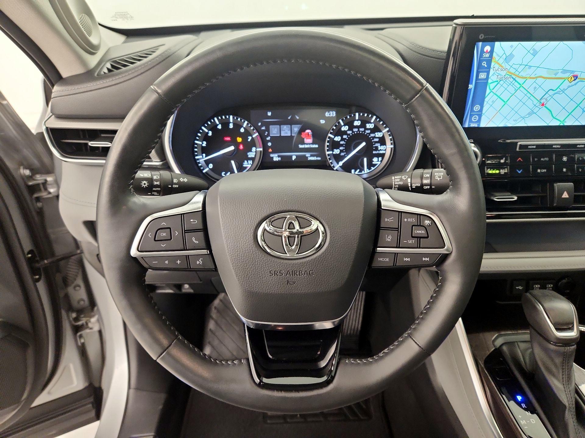 Thumbnail: 2021 Toyota Highlander - 10