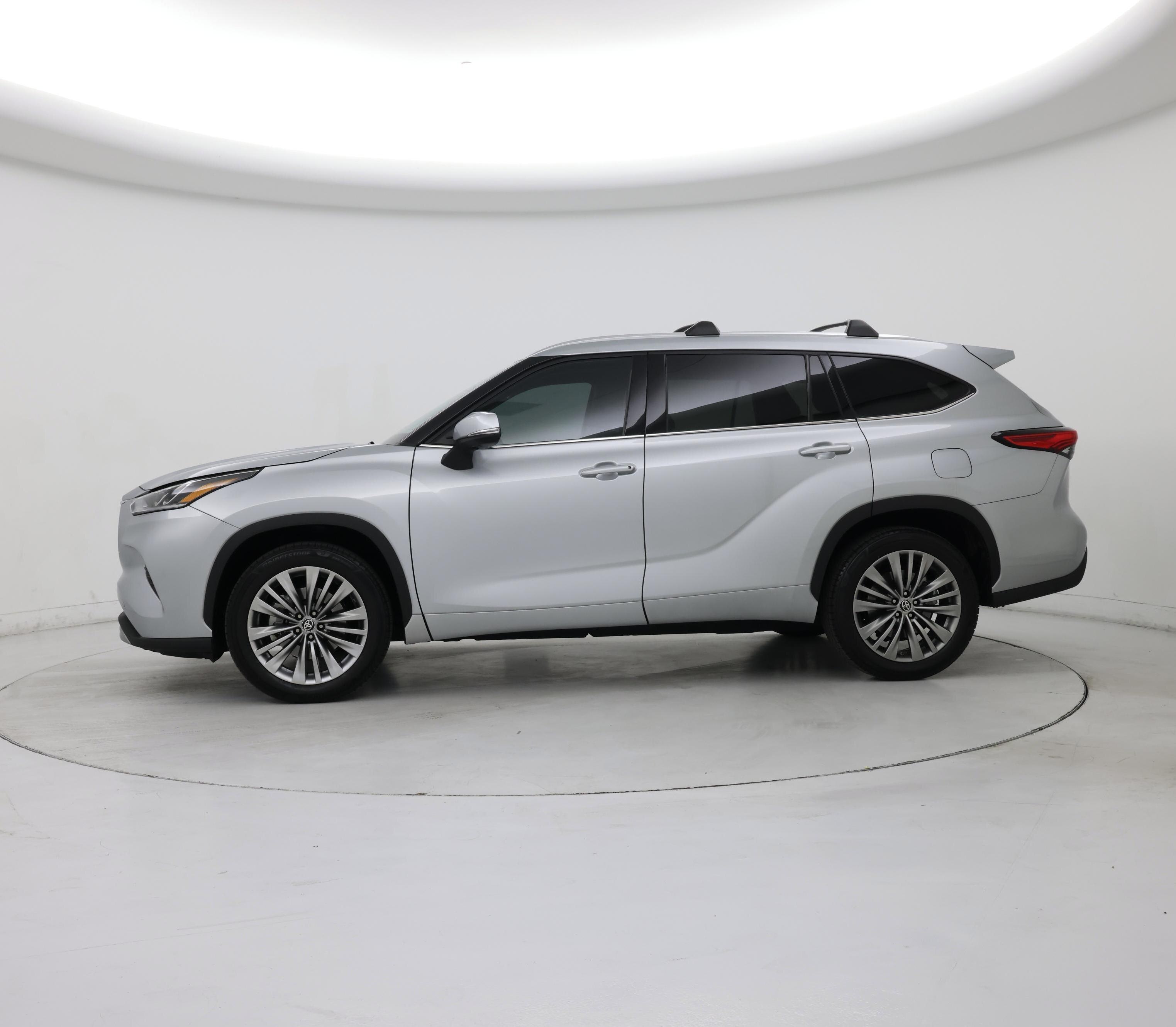 Thumbnail: 2021 Toyota Highlander - 3