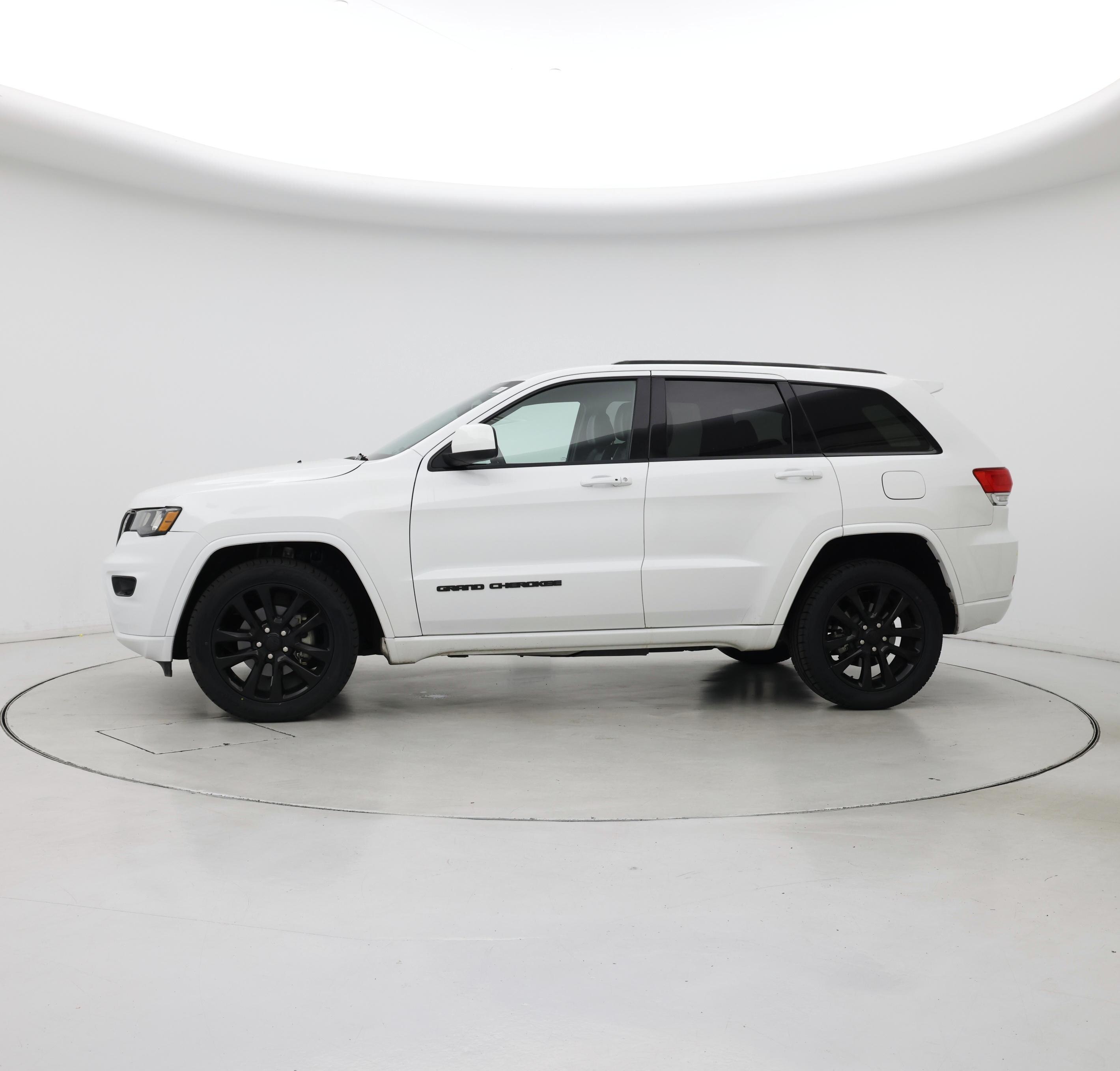 Thumbnail: 2017 Jeep Grand Cherokee - 3