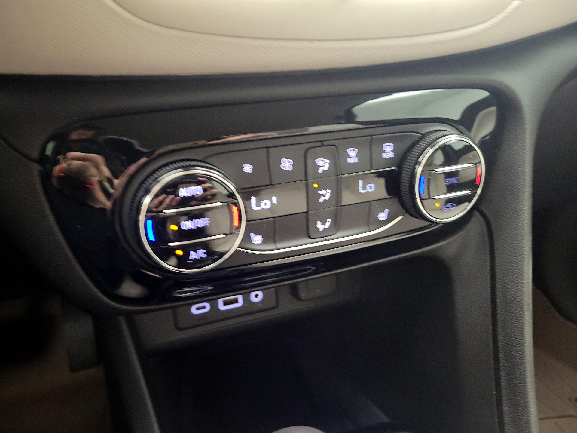 Thumbnail: 2020 Buick Encore GX - 16