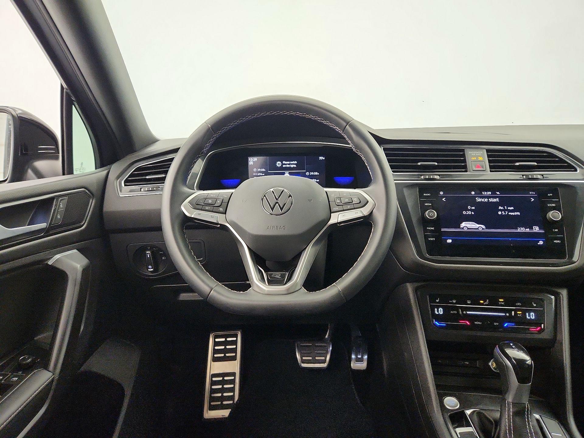 Thumbnail: 2023 Volkswagen Tiguan - 10